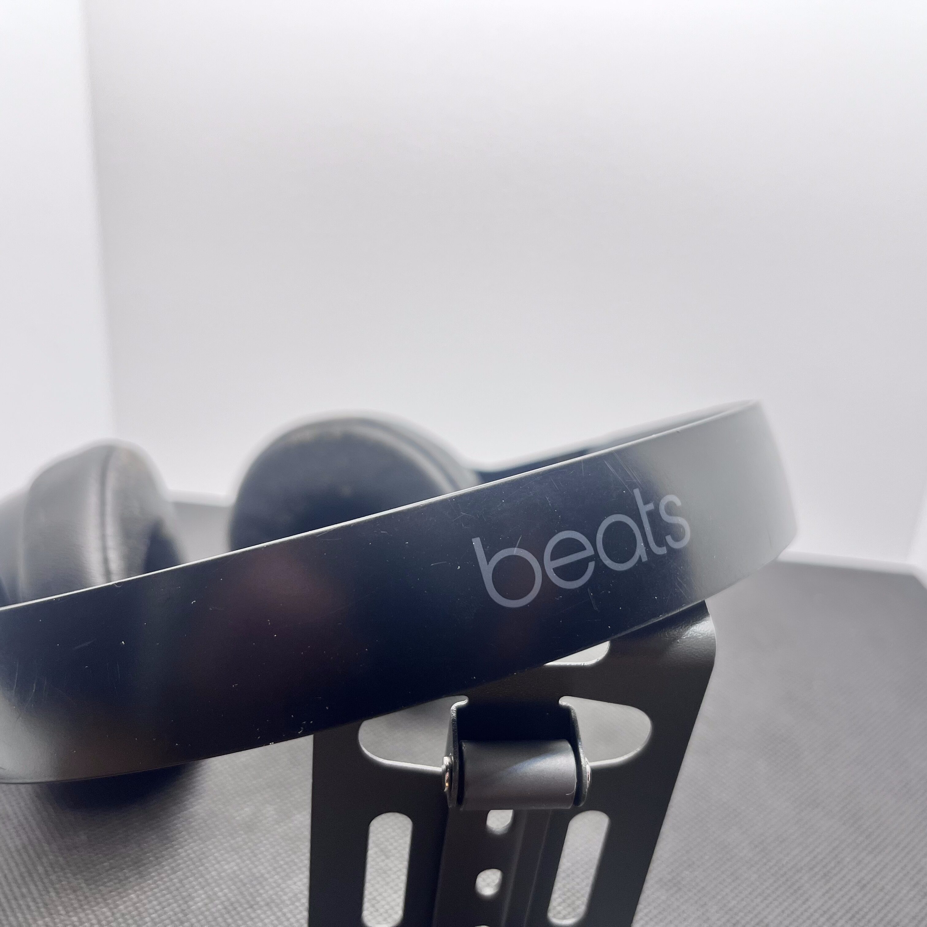 Beats Solo Pro Studio Black Wireless Headphones (3 Month Warranty) - Image 3