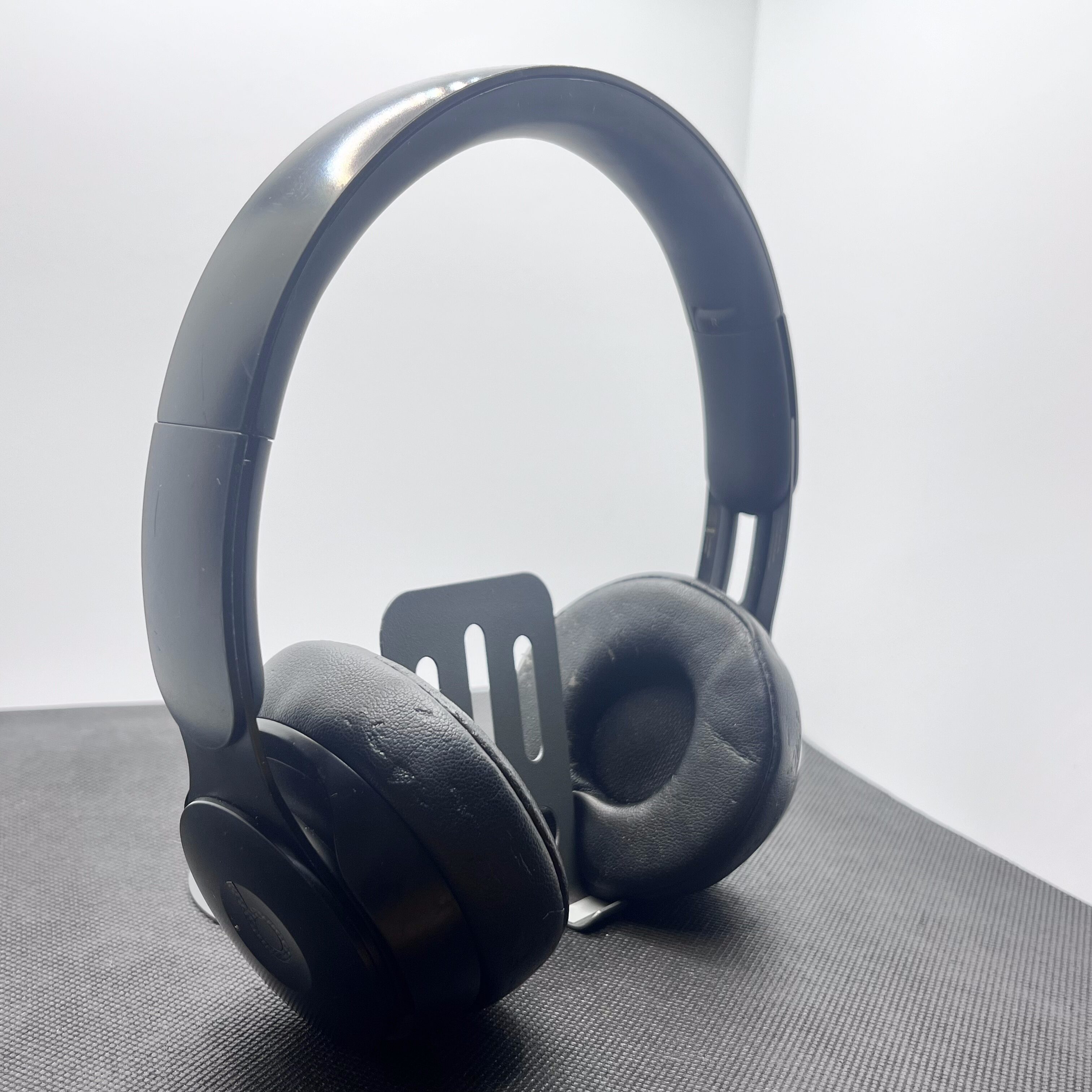 Beats Solo Pro Studio Black Wireless Headphones (3 Month Warranty) - Image 2