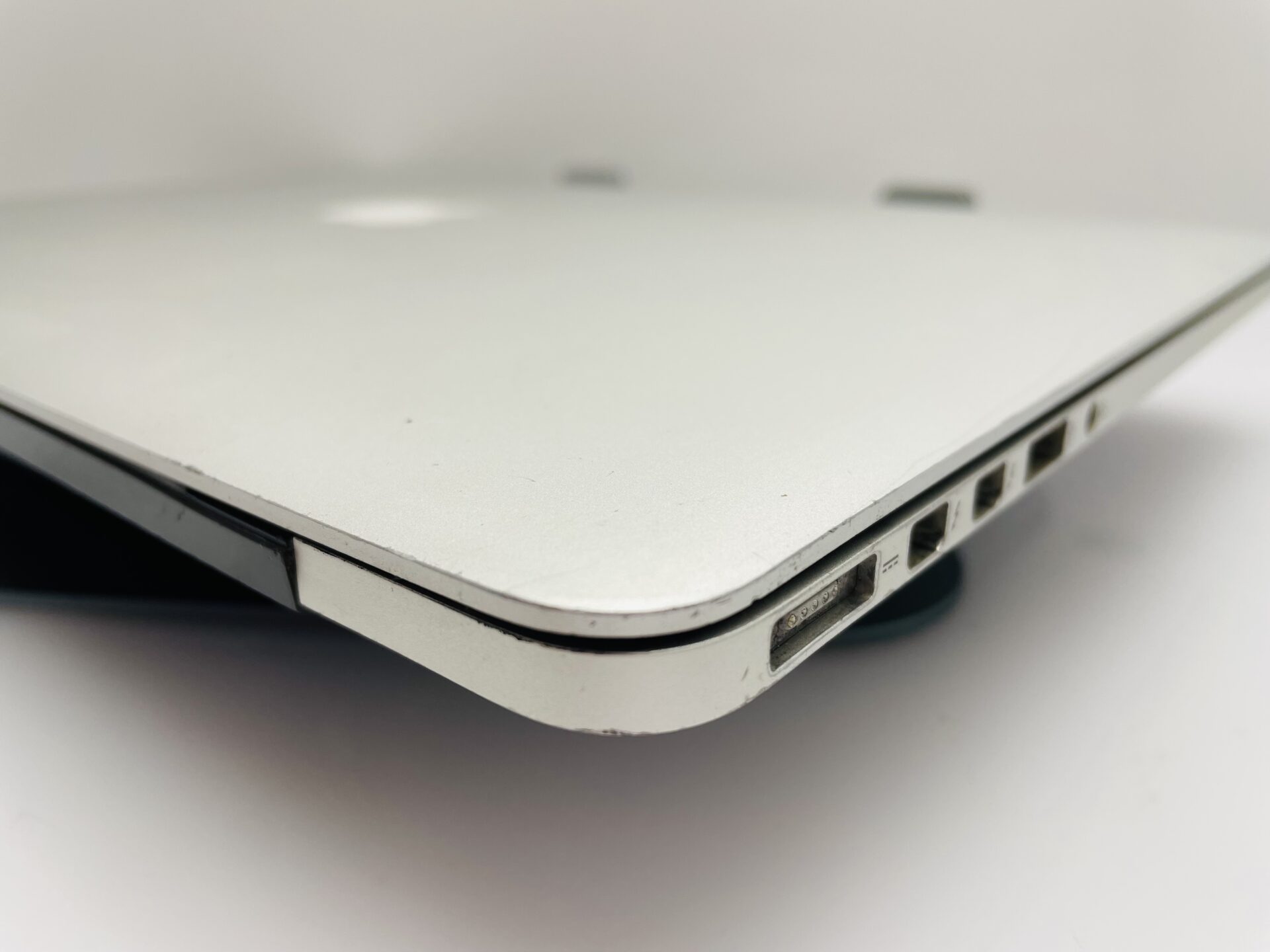 Apple Macbook Pro 15-Inch "Core i7" 2.3GHz (Late 2013) 16GB 512GB SSD Silver - Camera Not Working And Hinge Damage - Image 5