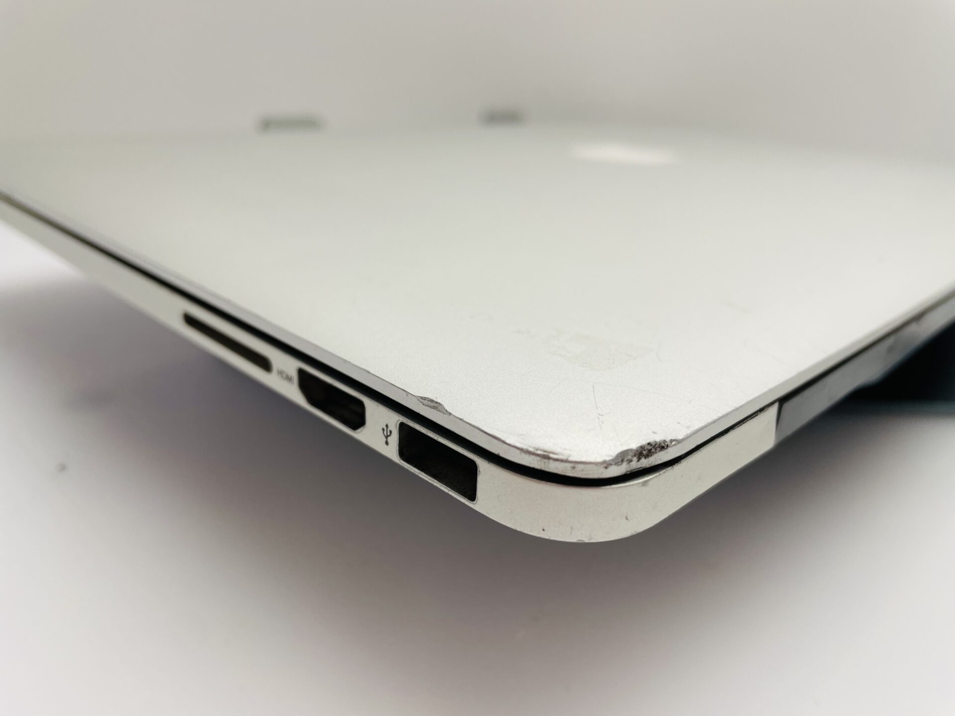 Apple Macbook Pro 15-Inch "Core i7" 2.3GHz (Late 2013) 16GB 512GB SSD Silver - Camera Not Working And Hinge Damage - Image 6