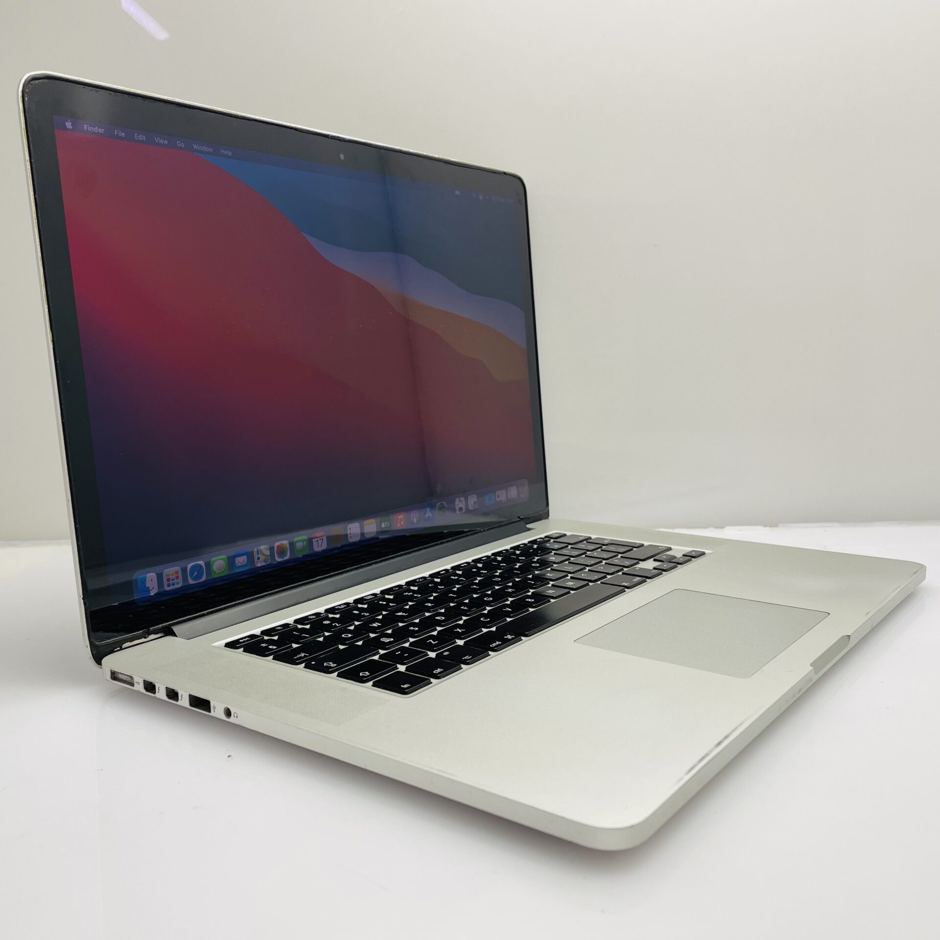 Apple Macbook Pro 15-Inch "Core i7" 2.3GHz (Late 2013) 16GB 512GB SSD Silver - Camera Not Working And Hinge Damage - Image 9