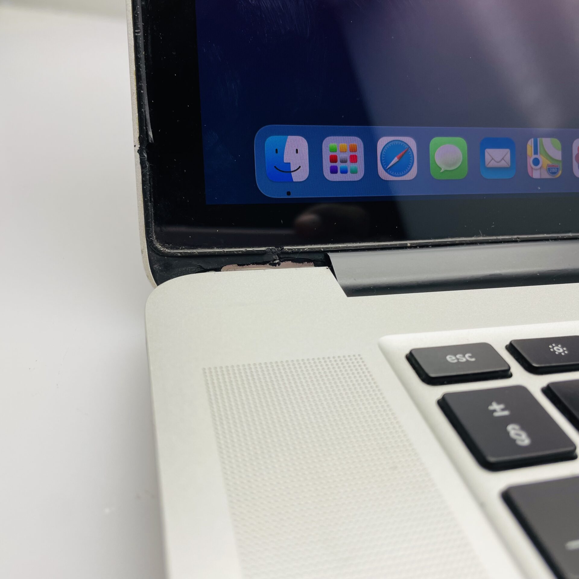 Apple Macbook Pro 15-Inch "Core i7" 2.3GHz (Late 2013) 16GB 512GB SSD Silver - Camera Not Working And Hinge Damage - Image 11