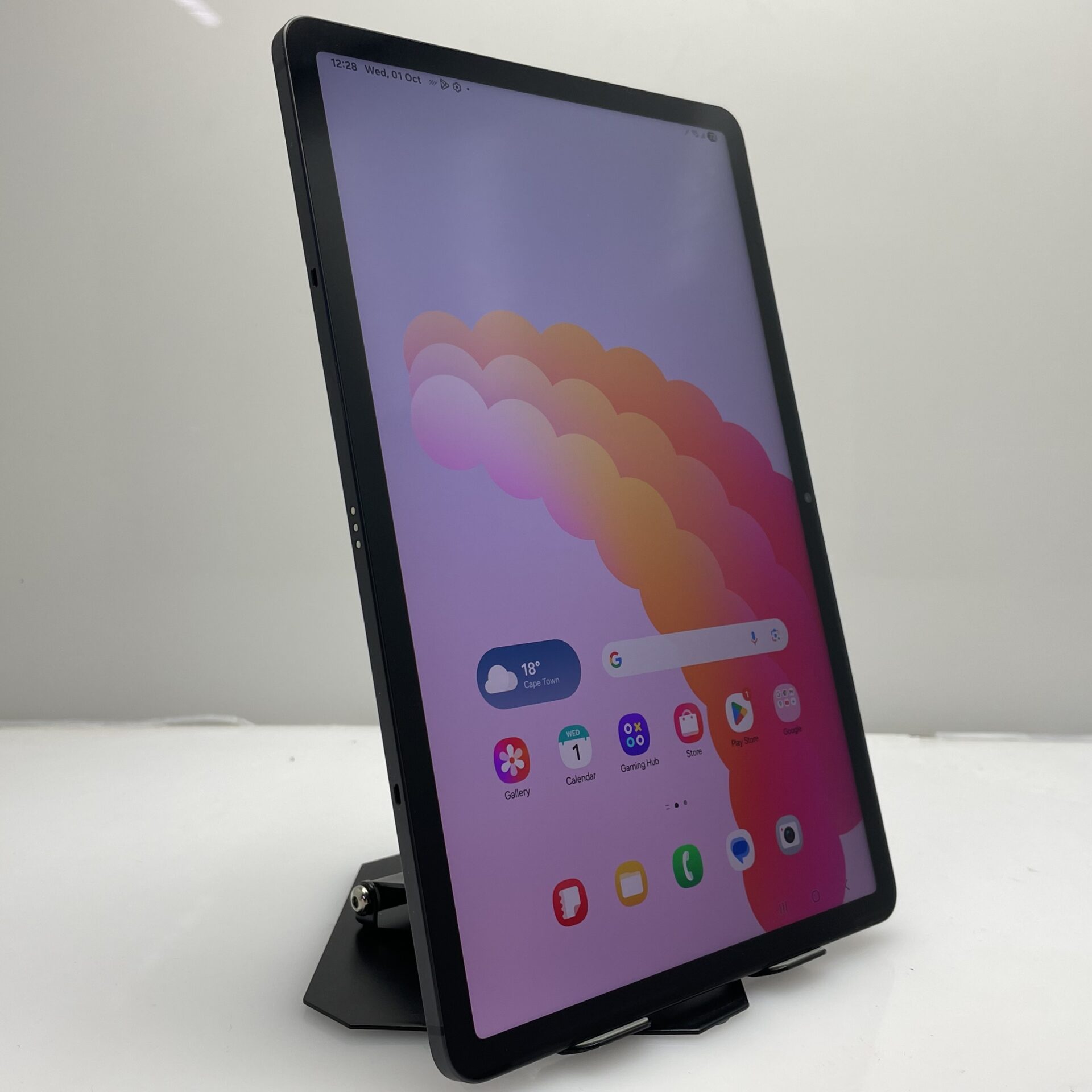 Samsung Galaxy Tab S8 (Wifi and 5G) 256GB Graphite (12 Month Warranty) + Keyboard Cover Bundle Value: R799 - Image 2