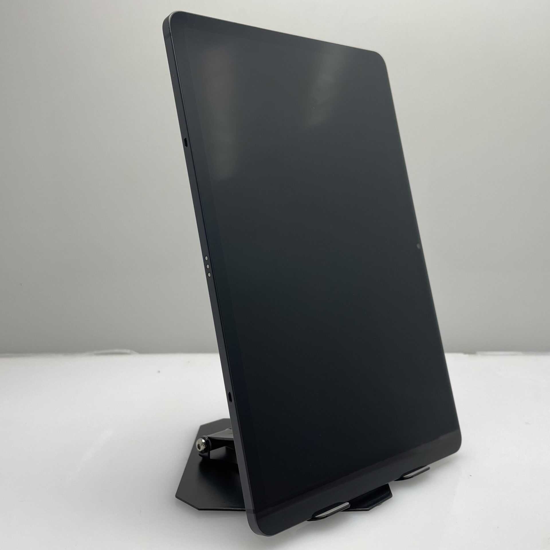 Samsung Galaxy Tab S8 (Wifi and 5G) 256GB Graphite (12 Month Warranty) + Keyboard Cover Bundle Value: R799 - Image 5