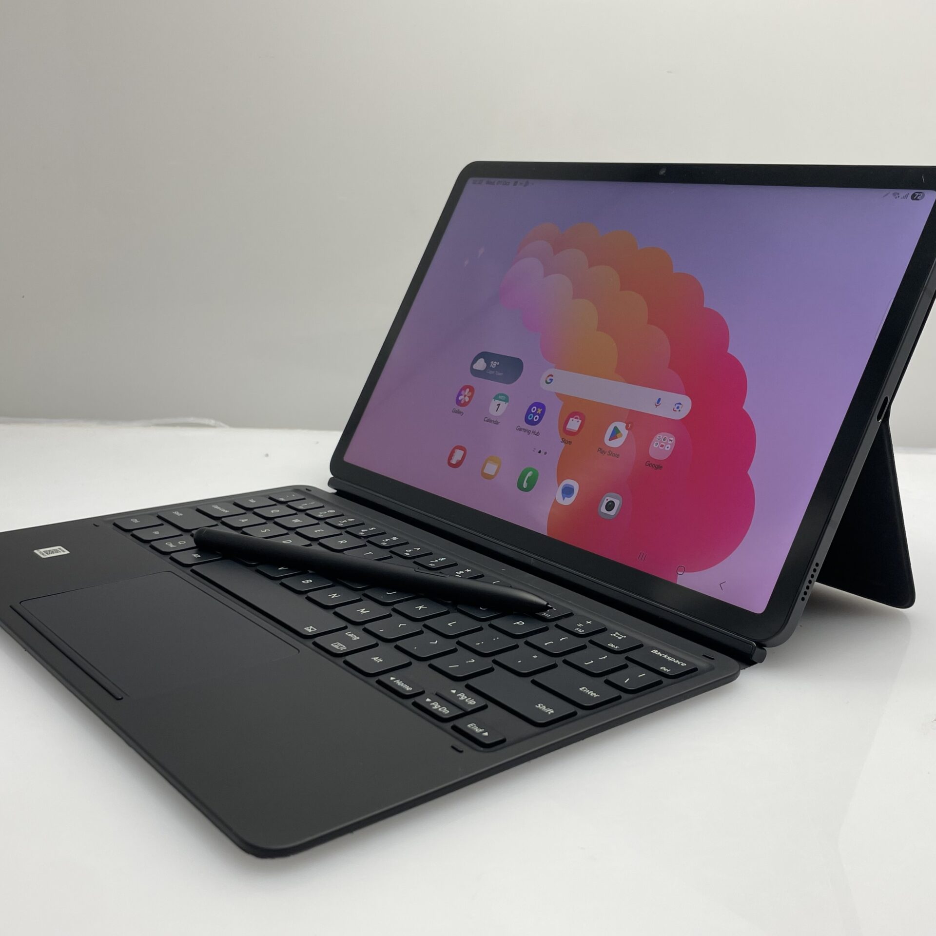 Samsung Galaxy Tab S8 (Wifi and 5G) 256GB Graphite (12 Month Warranty) + Keyboard Cover Bundle Value: R799 - Image 12