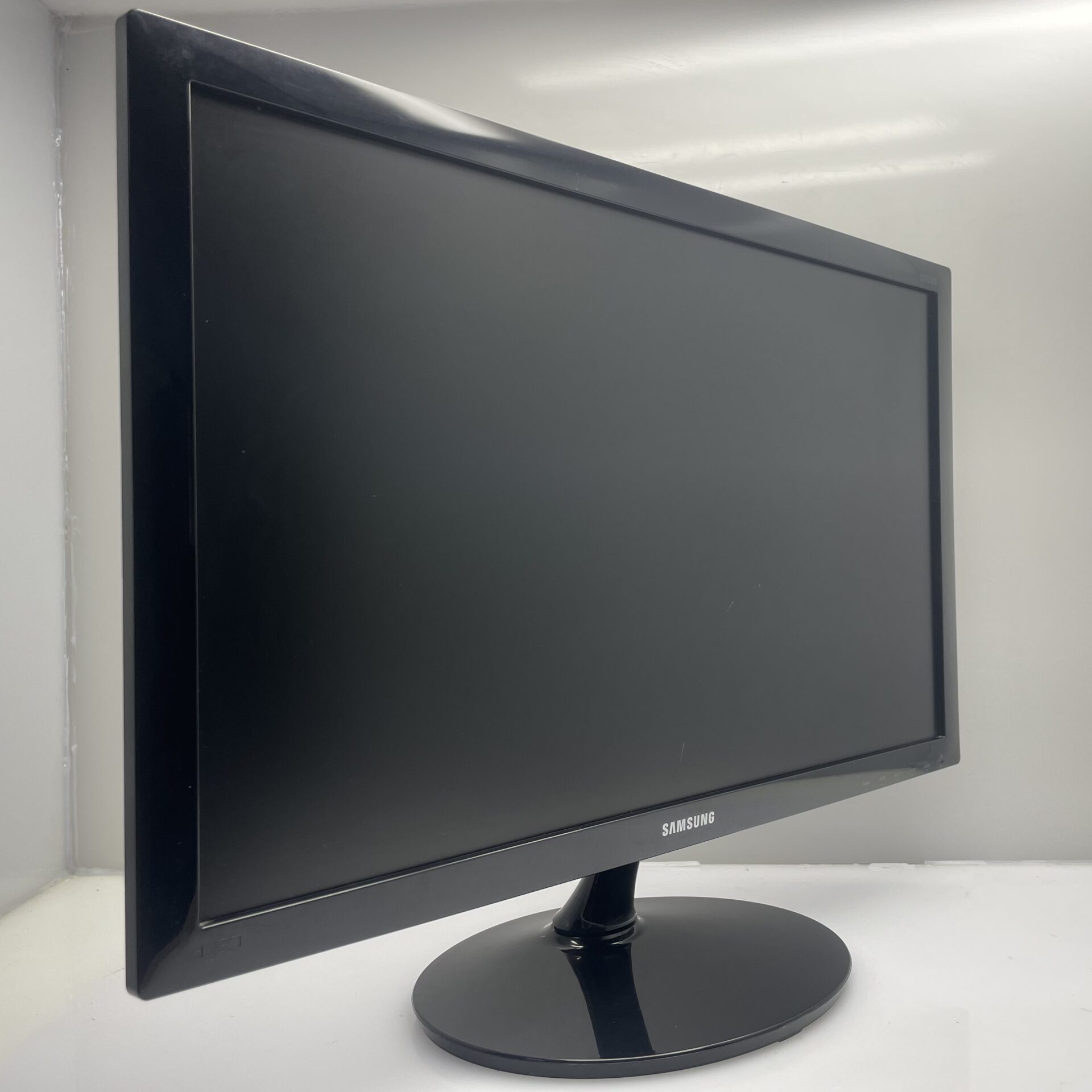 Samsung Monitor 24-inch S24D300HL Black - Image 2