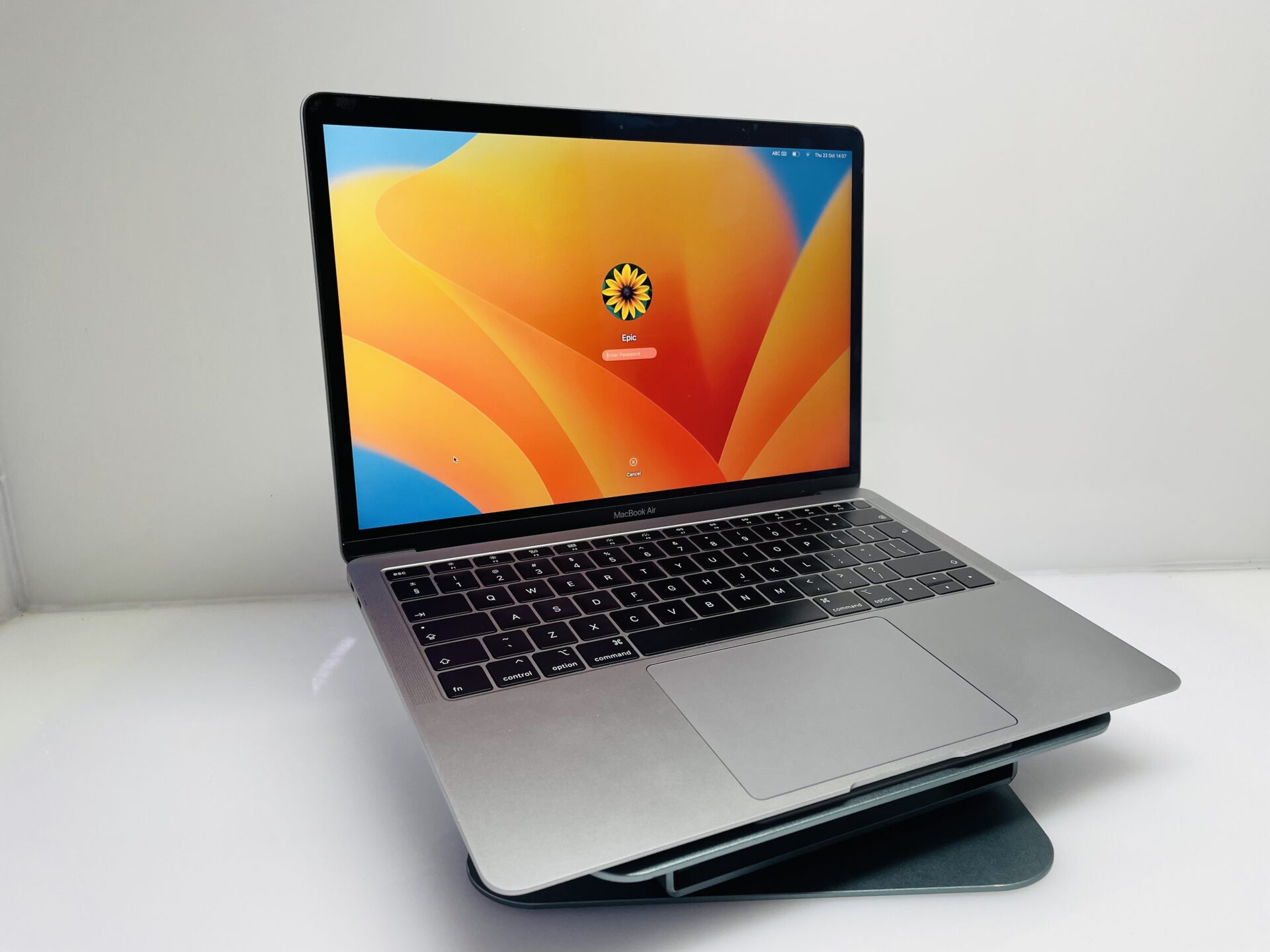 Apple MacBook Air 13-Inch “Core i5” 1.60GHz 8GB RAM 128GB SSD (True Tone, 2019) Space Gray (Grade B) - Image 3