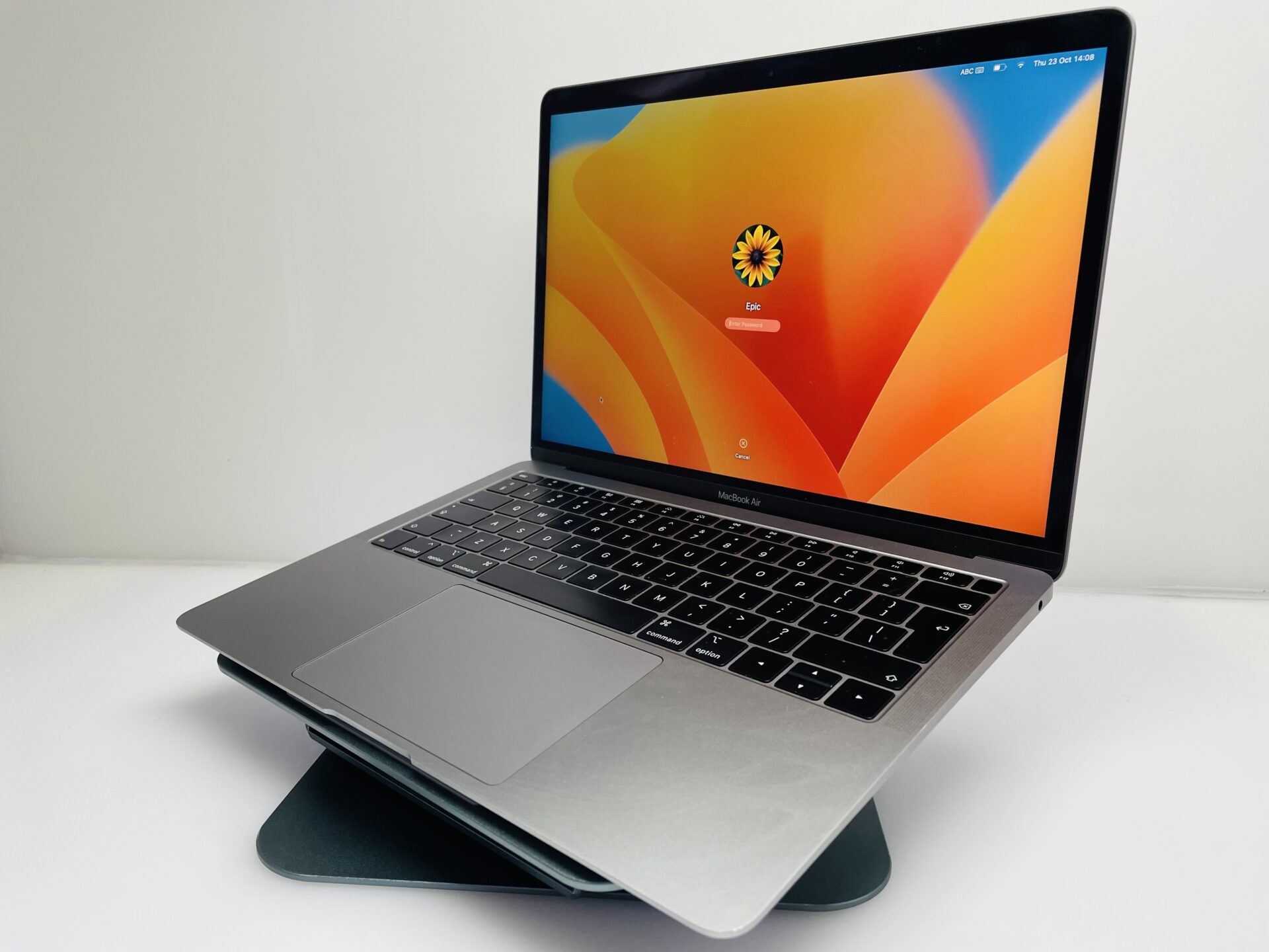 Apple MacBook Air 13-Inch “Core i5” 1.60GHz 8GB RAM 128GB SSD (True Tone, 2019) Space Gray (Grade B) - Image 5