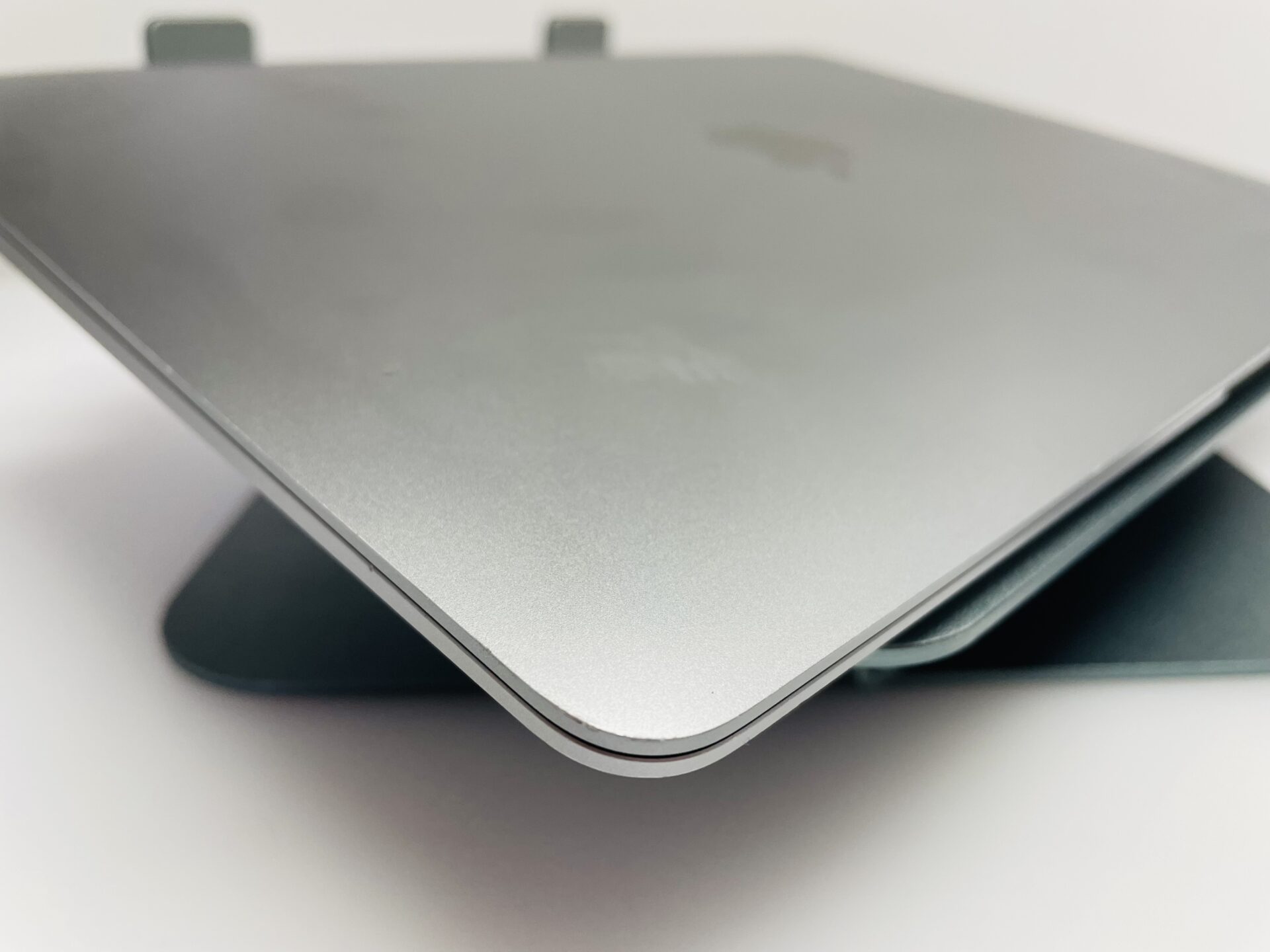 Apple MacBook Air 13-Inch “Core i5” 1.60GHz 8GB RAM 128GB SSD (True Tone, 2019) Space Gray (Grade B) - Image 6