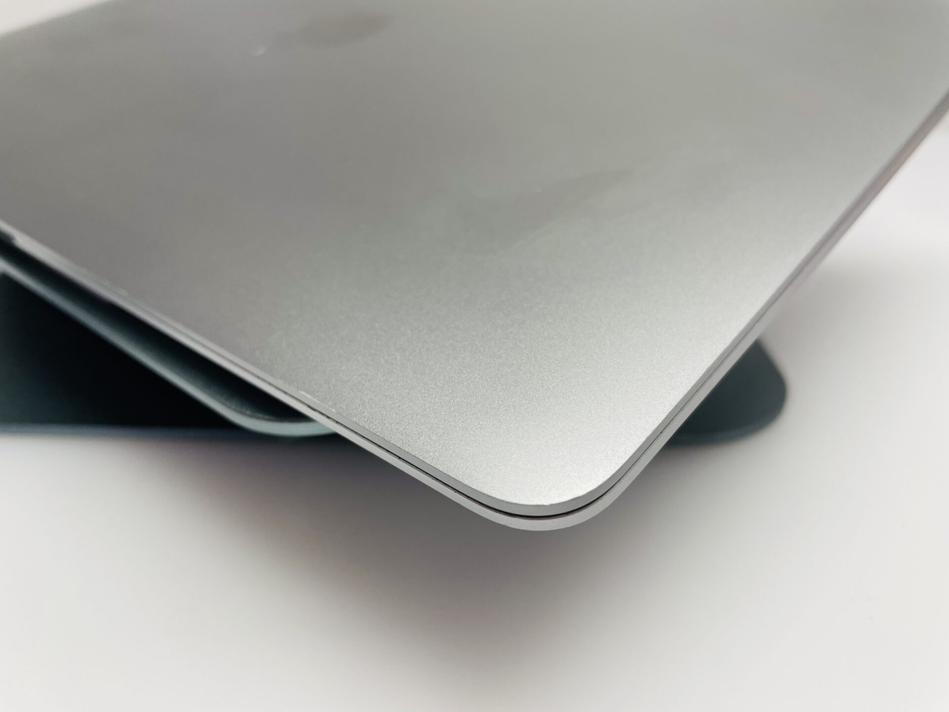 Apple MacBook Air 13-Inch “Core i5” 1.60GHz 8GB RAM 128GB SSD (True Tone, 2019) Space Gray (Grade B) - Image 7