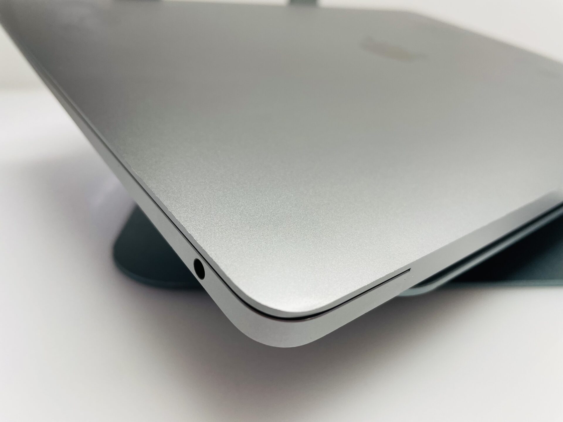 Apple MacBook Air 13-Inch “Core i5” 1.60GHz 8GB RAM 128GB SSD (True Tone, 2019) Space Gray (Grade B) - Image 8