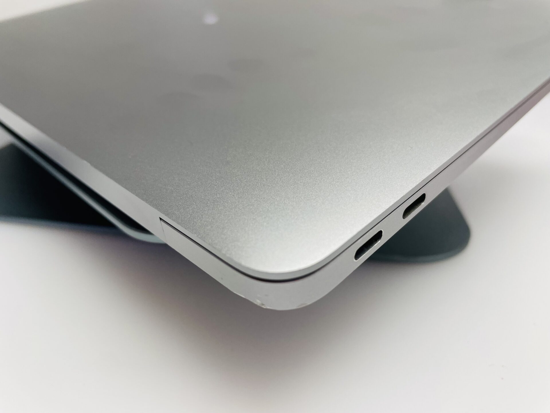 Apple MacBook Air 13-Inch “Core i5” 1.60GHz 8GB RAM 128GB SSD (True Tone, 2019) Space Gray (Grade B) - Image 9