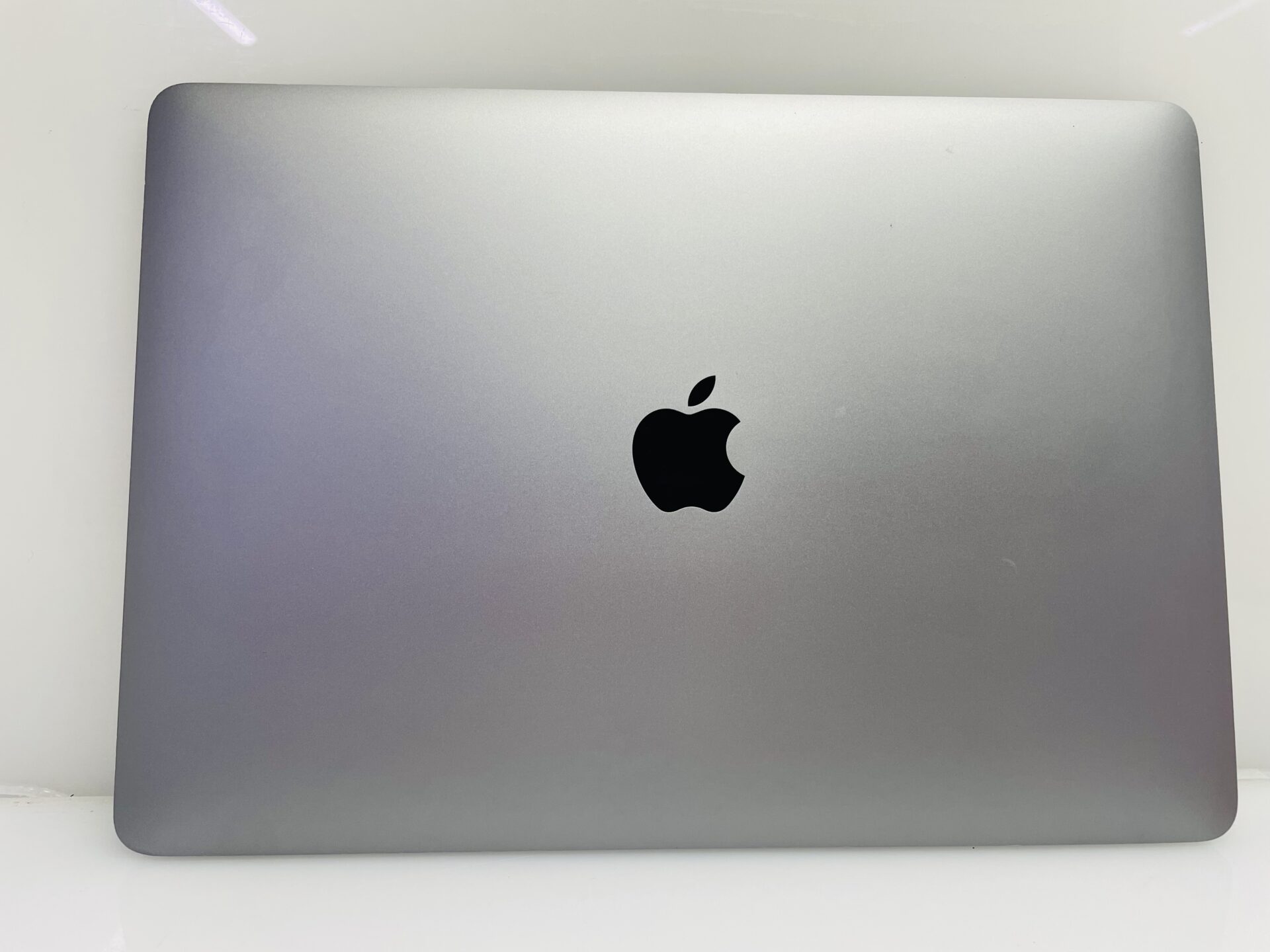 Apple MacBook Air 13-Inch “Core i5” 1.60GHz 8GB RAM 128GB SSD (True Tone, 2019) Space Gray (Grade B) - Image 2