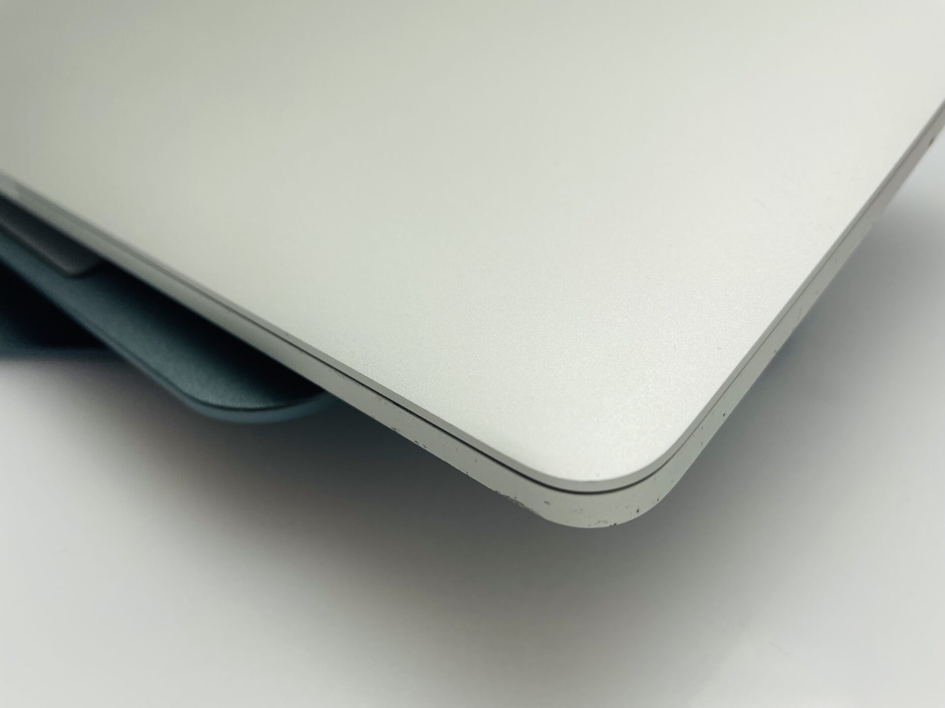 Apple MacBook Pro 13-Inch “Core i5” 2.3GHz (2017) 8GB RAM 128GB SSD Silver (Grade B) - Minor Crack - Image 7