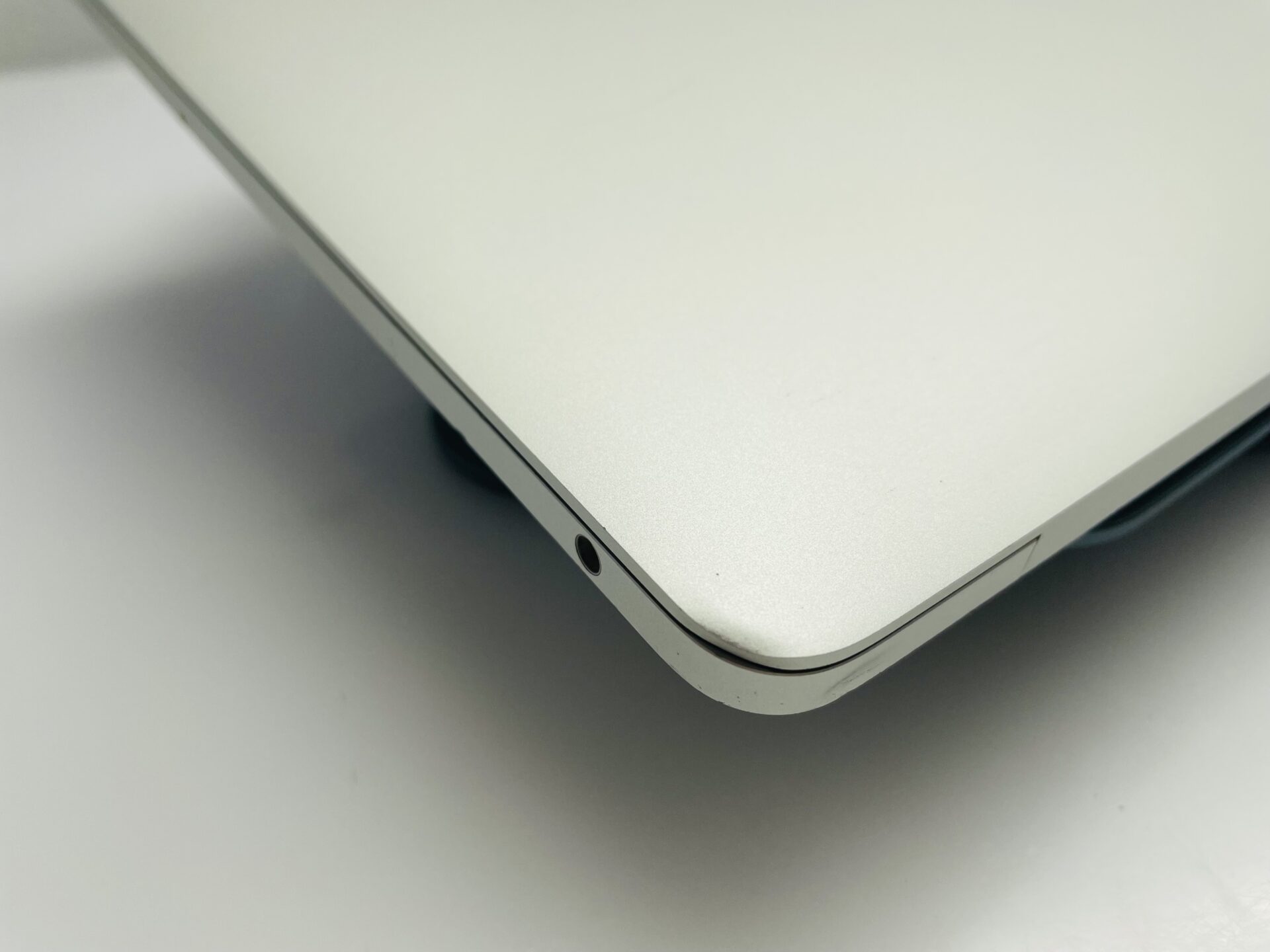 Apple MacBook Pro 13-Inch “Core i5” 2.3GHz (2017) 8GB RAM 128GB SSD Silver (Grade B) - Minor Crack - Image 8