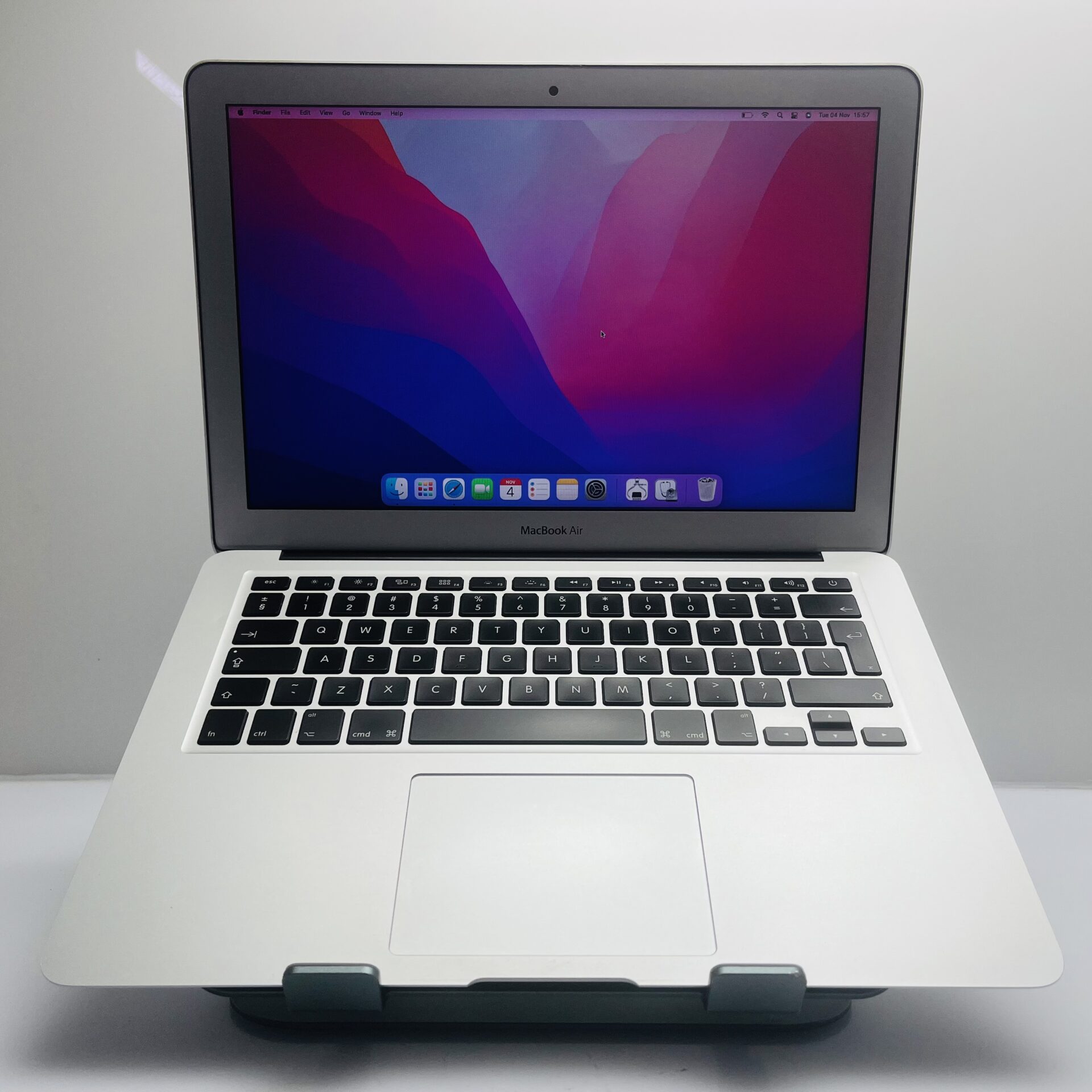 Apple MacBook Air 13-Inch “Core i5” 1.8GHz (2017) 8GB RAM 128GB SSD Silver - (Grade B) - Image 3