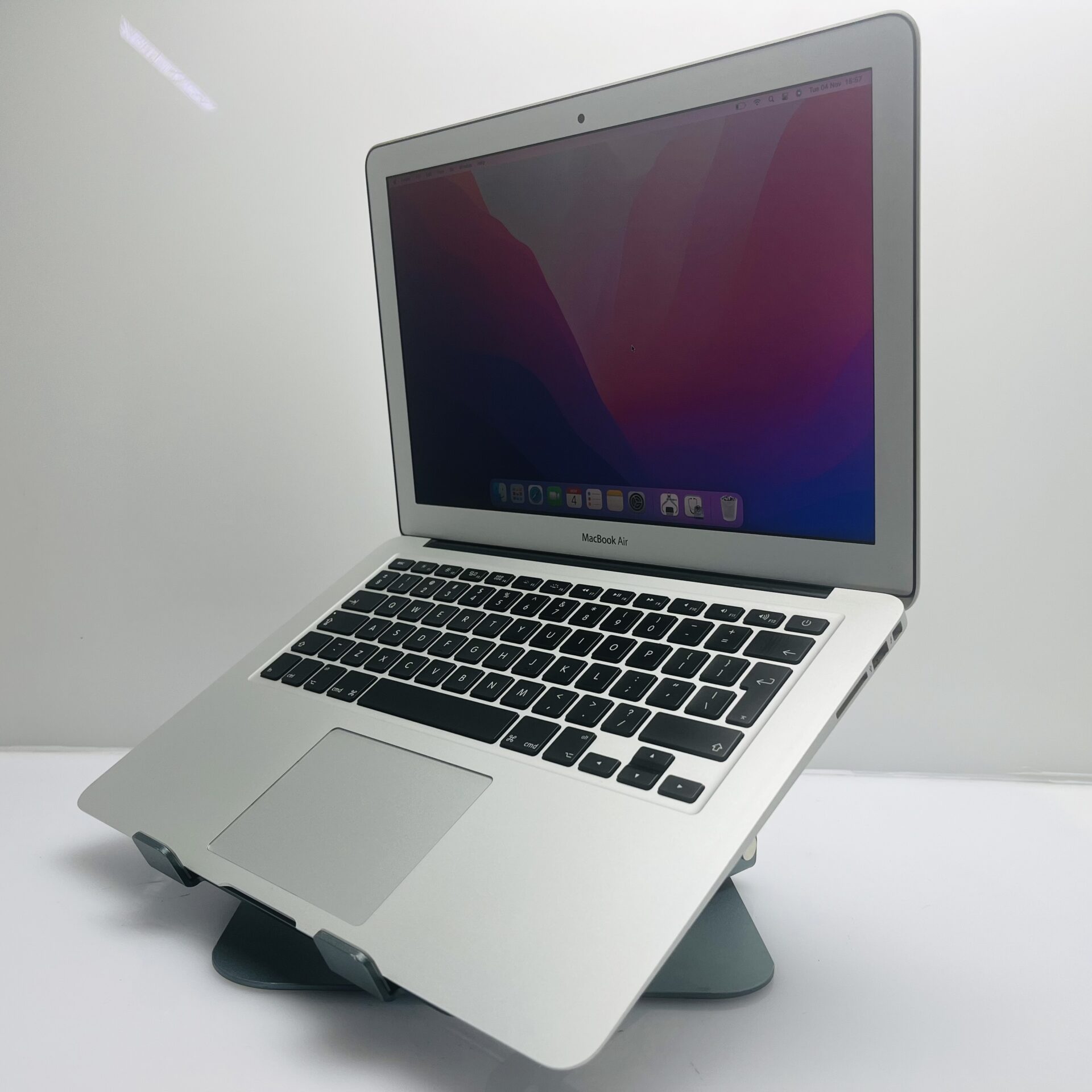 Apple MacBook Air 13-Inch “Core i5” 1.8GHz (2017) 8GB RAM 128GB SSD Silver - (Grade B) - Image 4