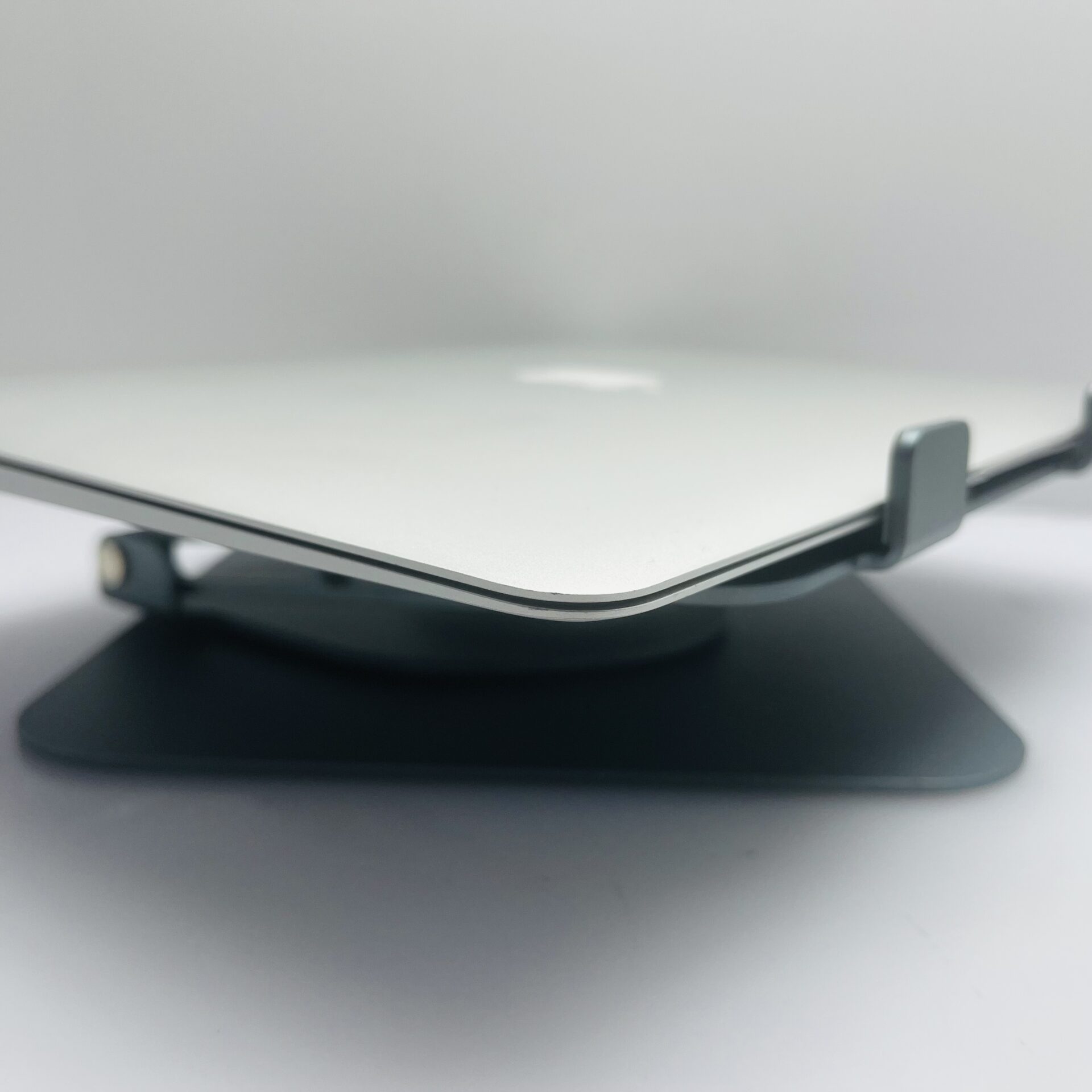 Apple MacBook Air 13-Inch “Core i5” 1.8GHz (2017) 8GB RAM 128GB SSD Silver - (Grade B) - Image 5