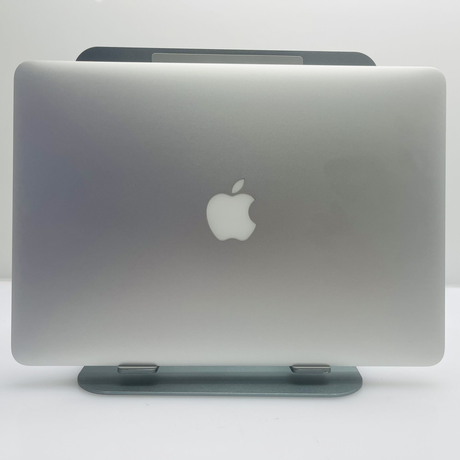 Apple MacBook Air 13-Inch “Core i5” 1.8GHz (2017) 8GB RAM 128GB SSD Silver - (Grade B) - Image 9