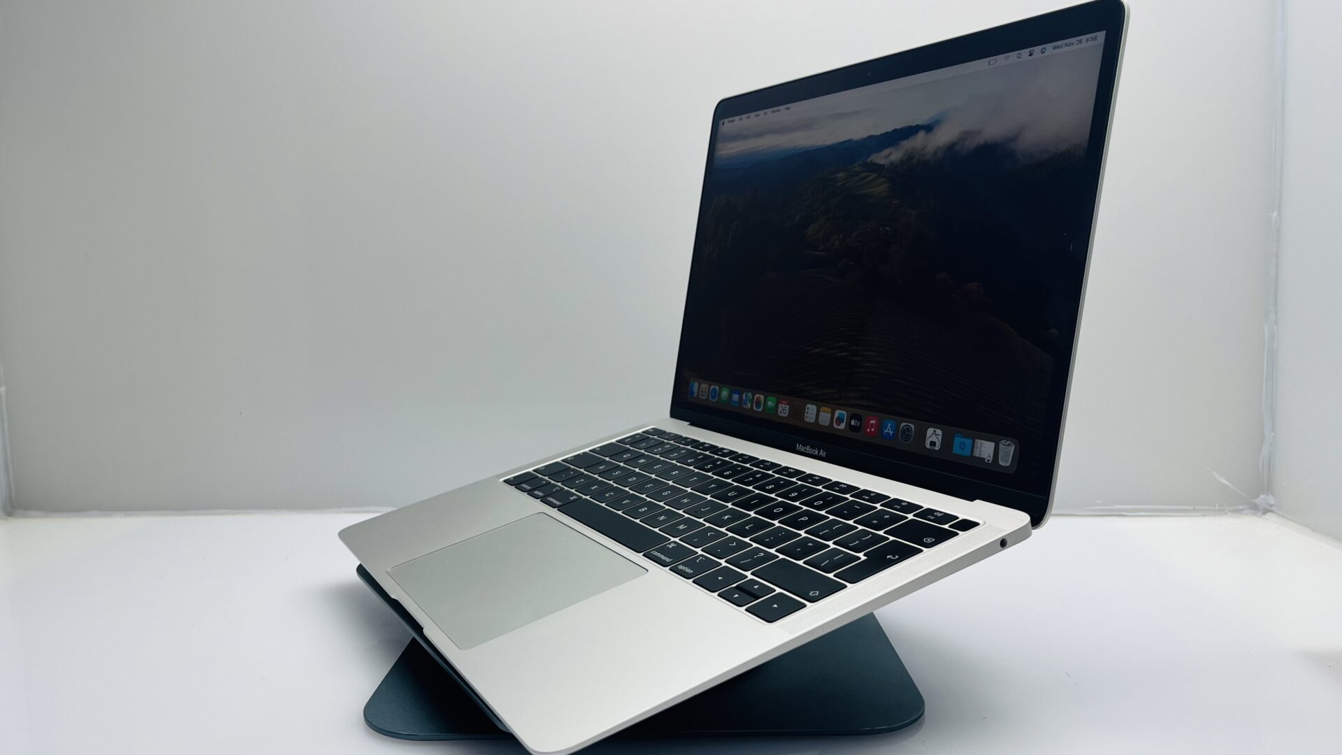 Apple MacBook Air 13-Inch “Core i5” 1.60GHz (TrueTone, 2019) 8GB RAM 128GB SSD Silver (Grade B) - Image 5