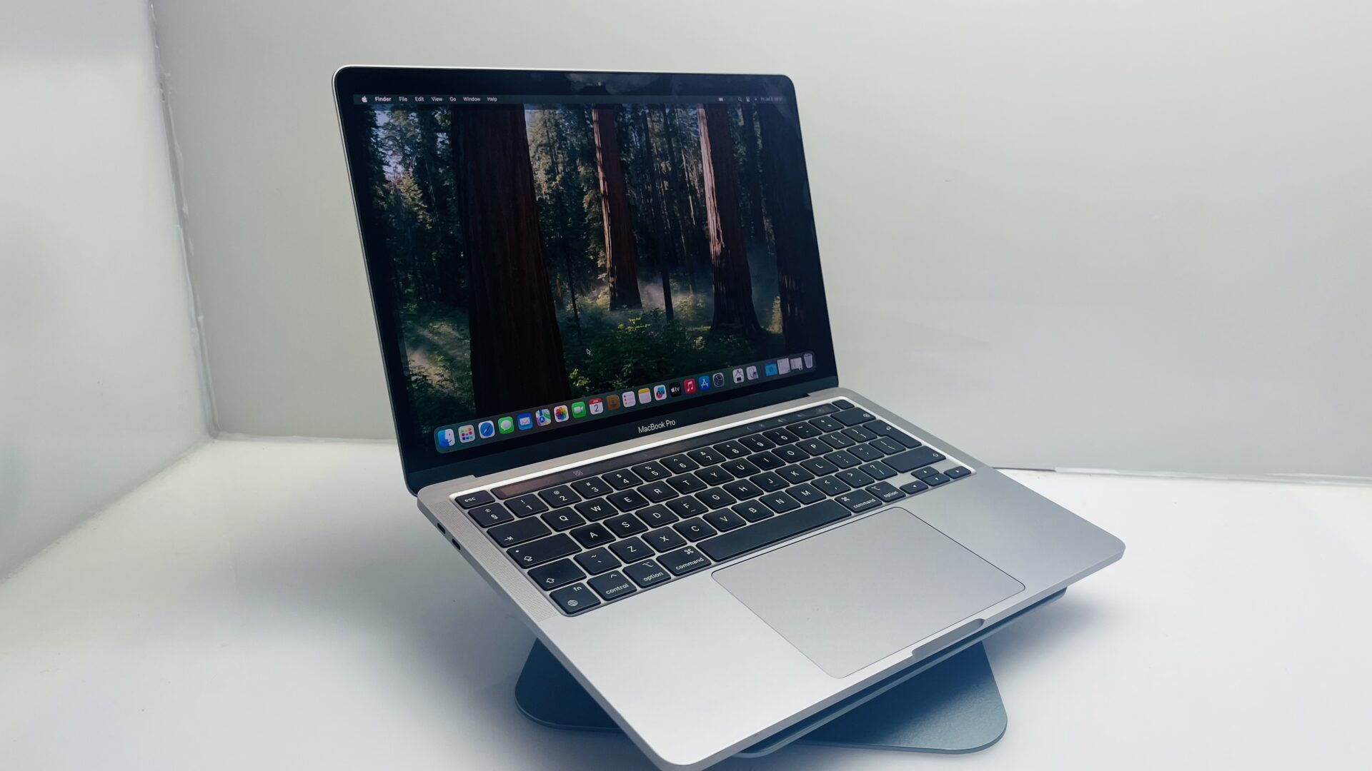 Apple MacBook Pro 13-Inch “Core i5” 2.3GHz (2017) 8GB RAM 128GB SSD Silver (Grade B) - Minor Bright Spots - Image 3