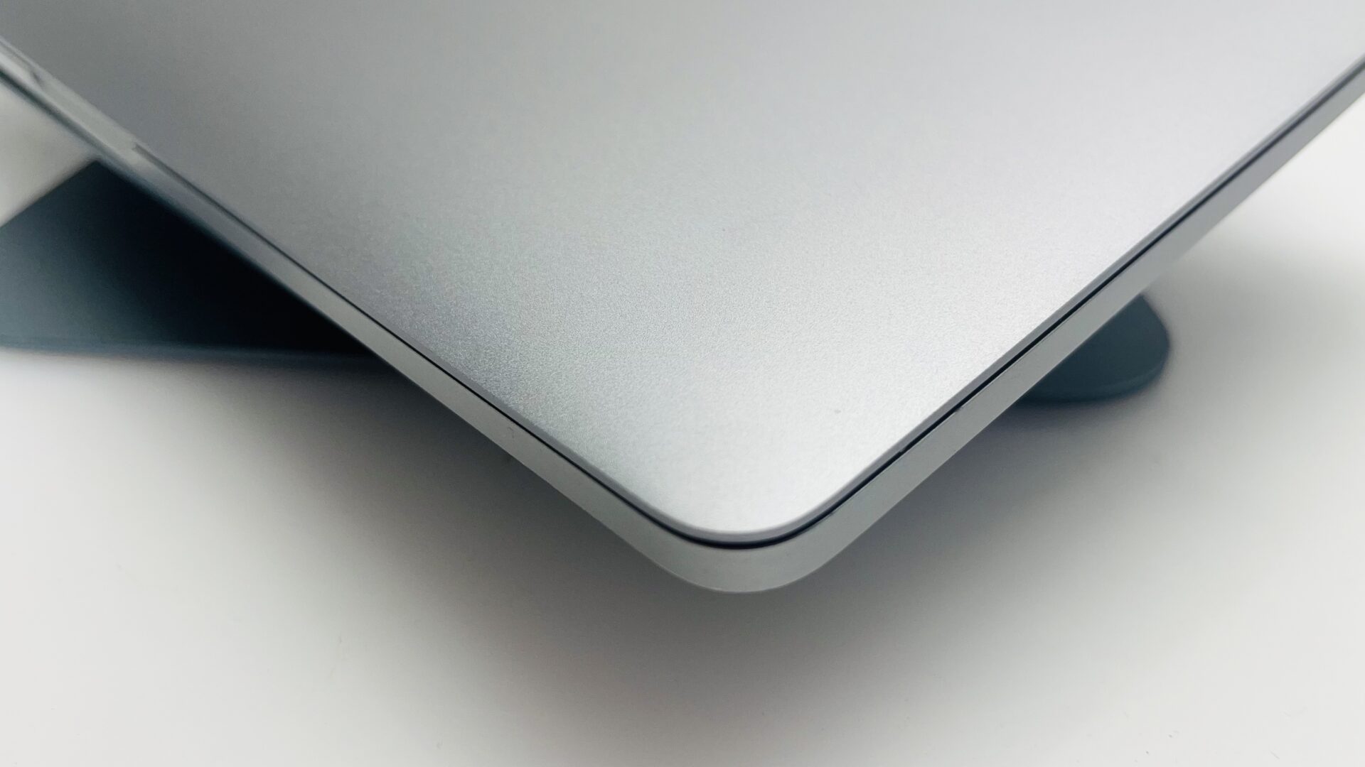 Apple MacBook Pro 13-Inch “Core i5” 2.3GHz (2017) 8GB RAM 128GB SSD Silver (Grade B) - Minor Bright Spots - Image 7