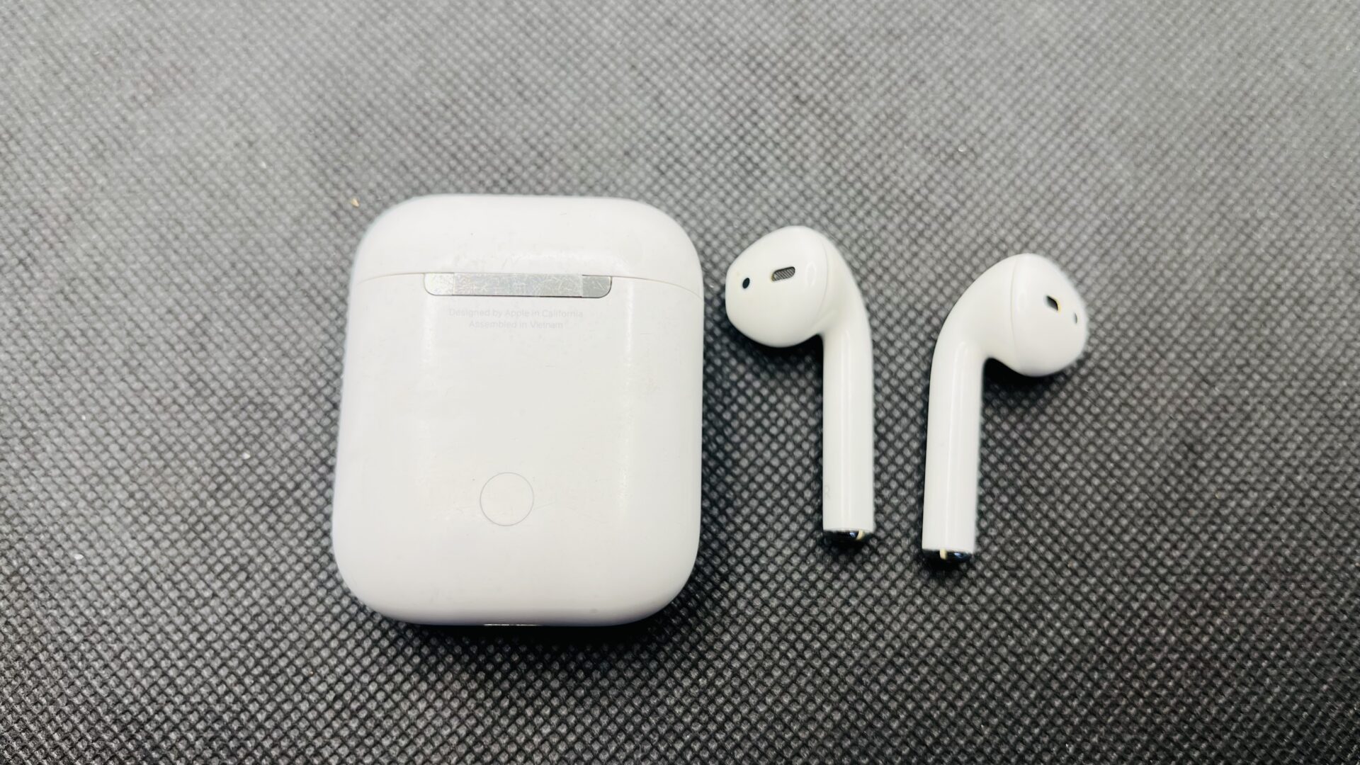 Apple AirPods 2nd Gen White (Grade B) - Speakers Soft but Functional - Image 6