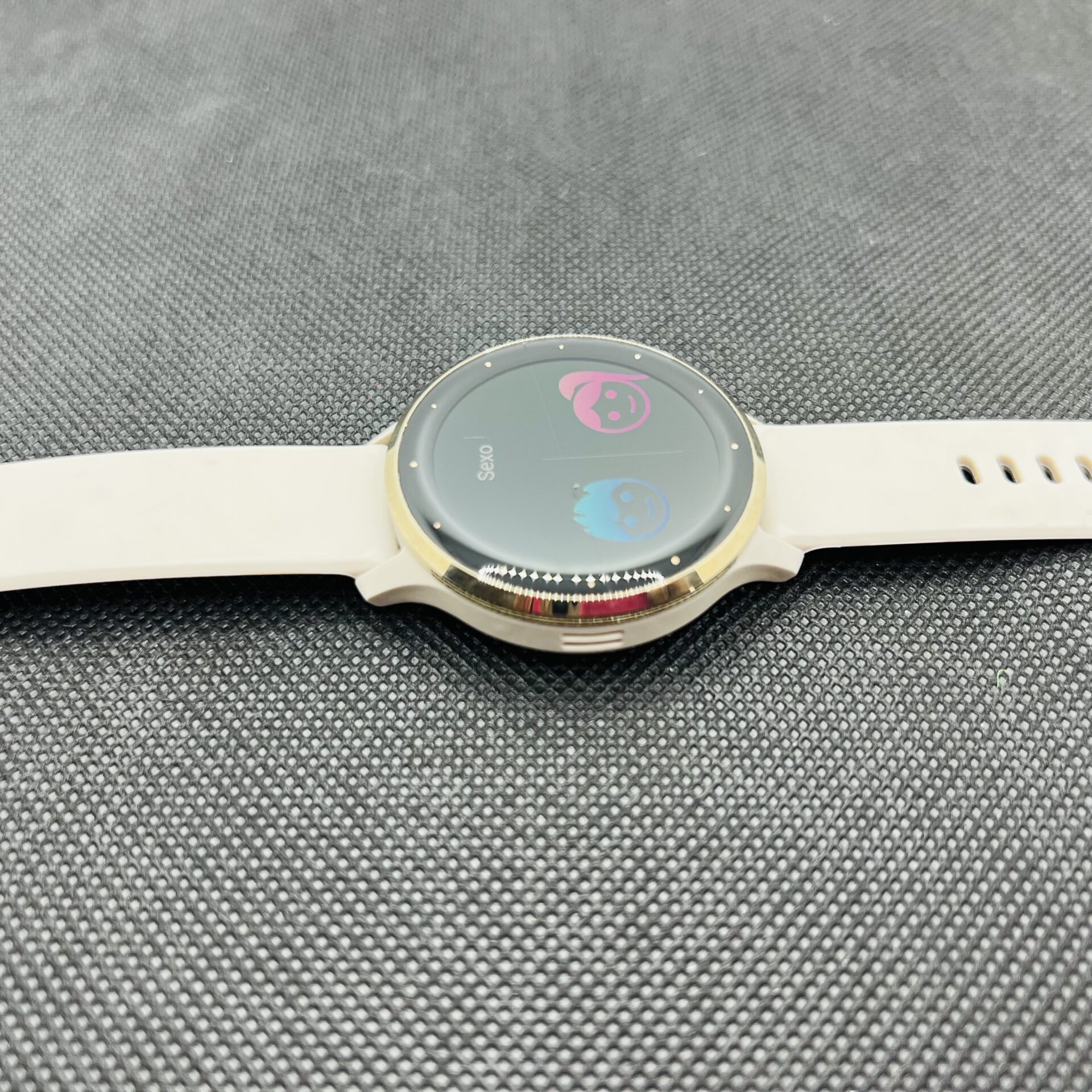 Garmin Venu 3s Gold (Grade C) - Cracked Screen - Image 4