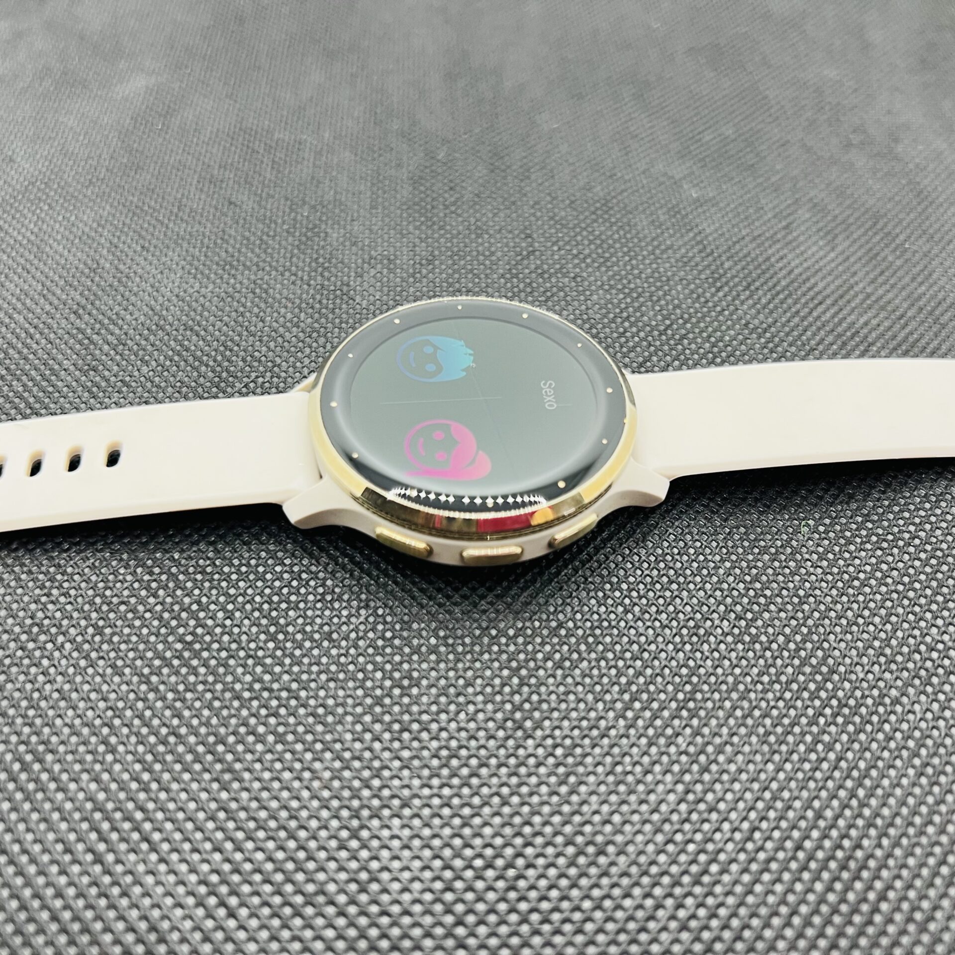 Garmin Venu 3s Gold (Grade C) - Cracked Screen - Image 5