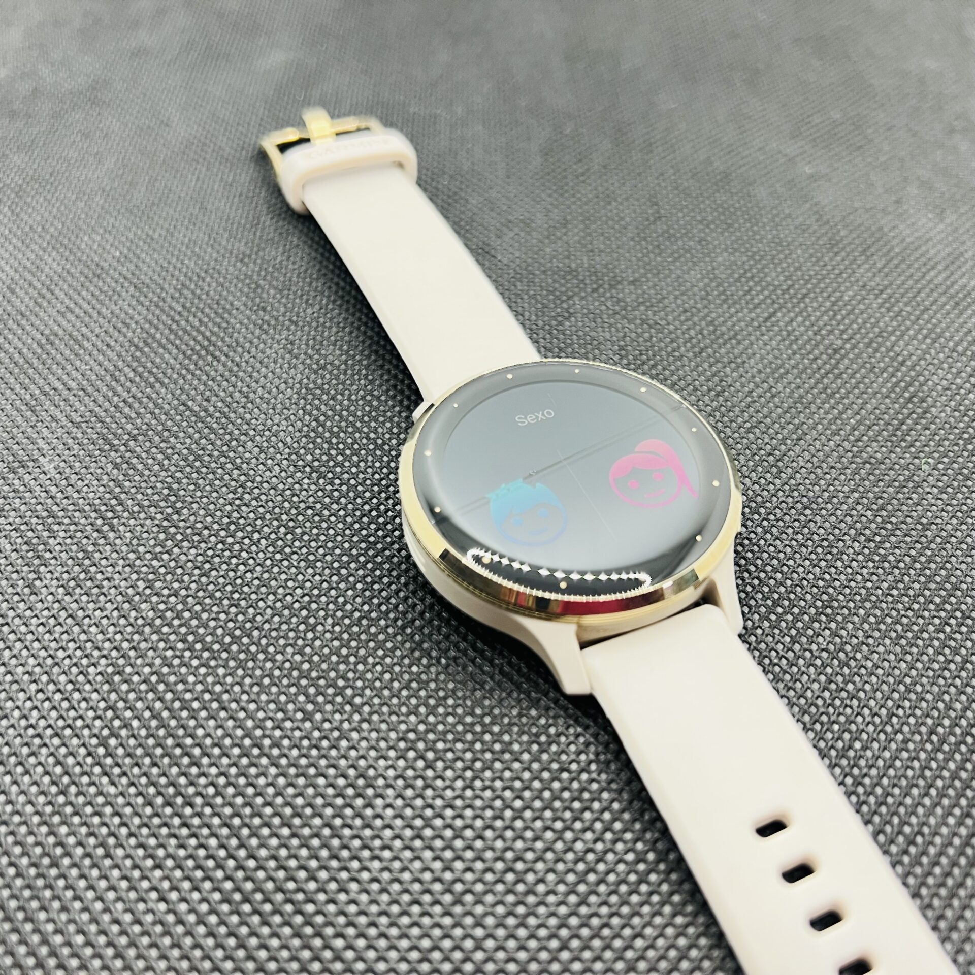 Garmin Venu 3s Gold (Grade C) - Cracked Screen - Image 6