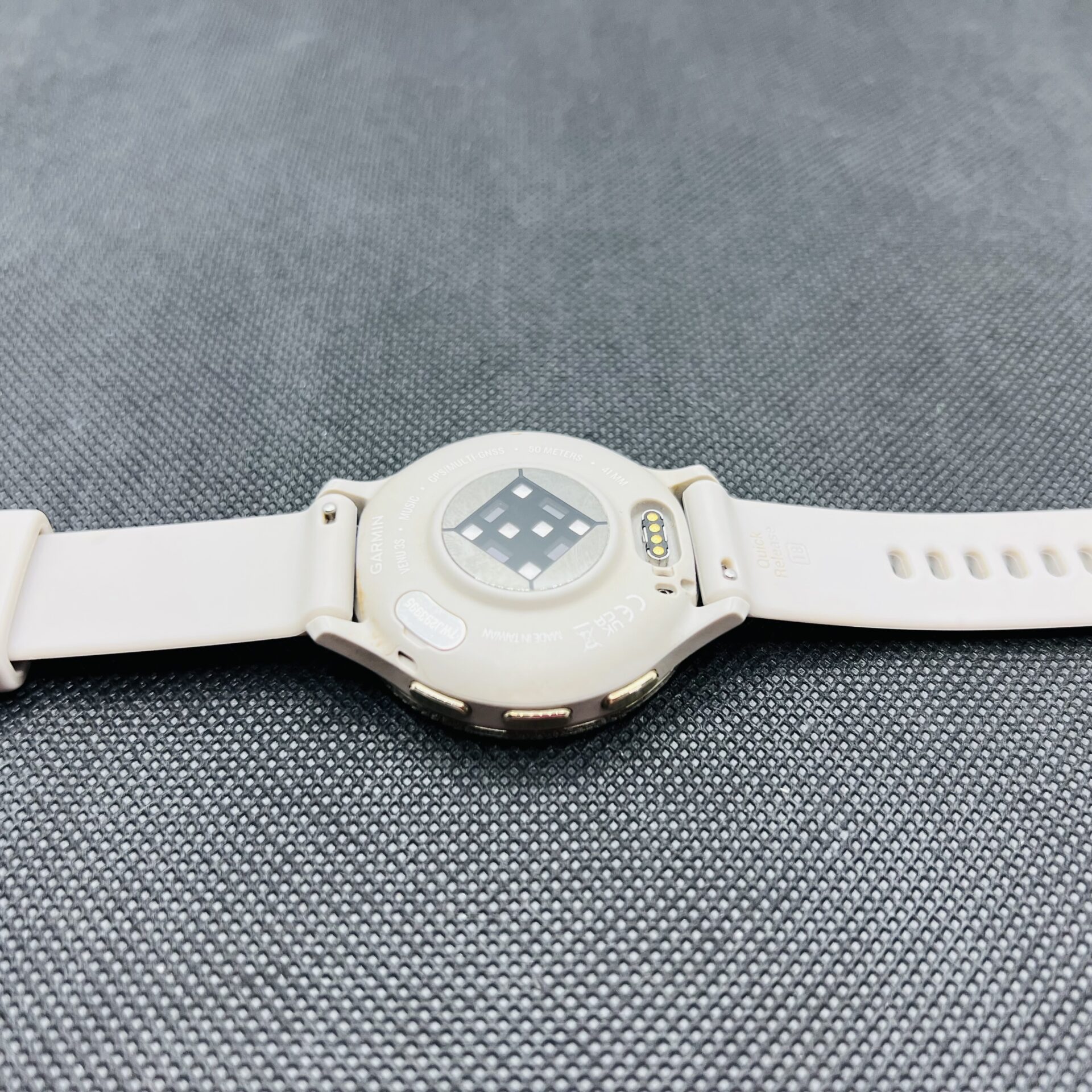 Garmin Venu 3s Gold (Grade C) - Cracked Screen - Image 7