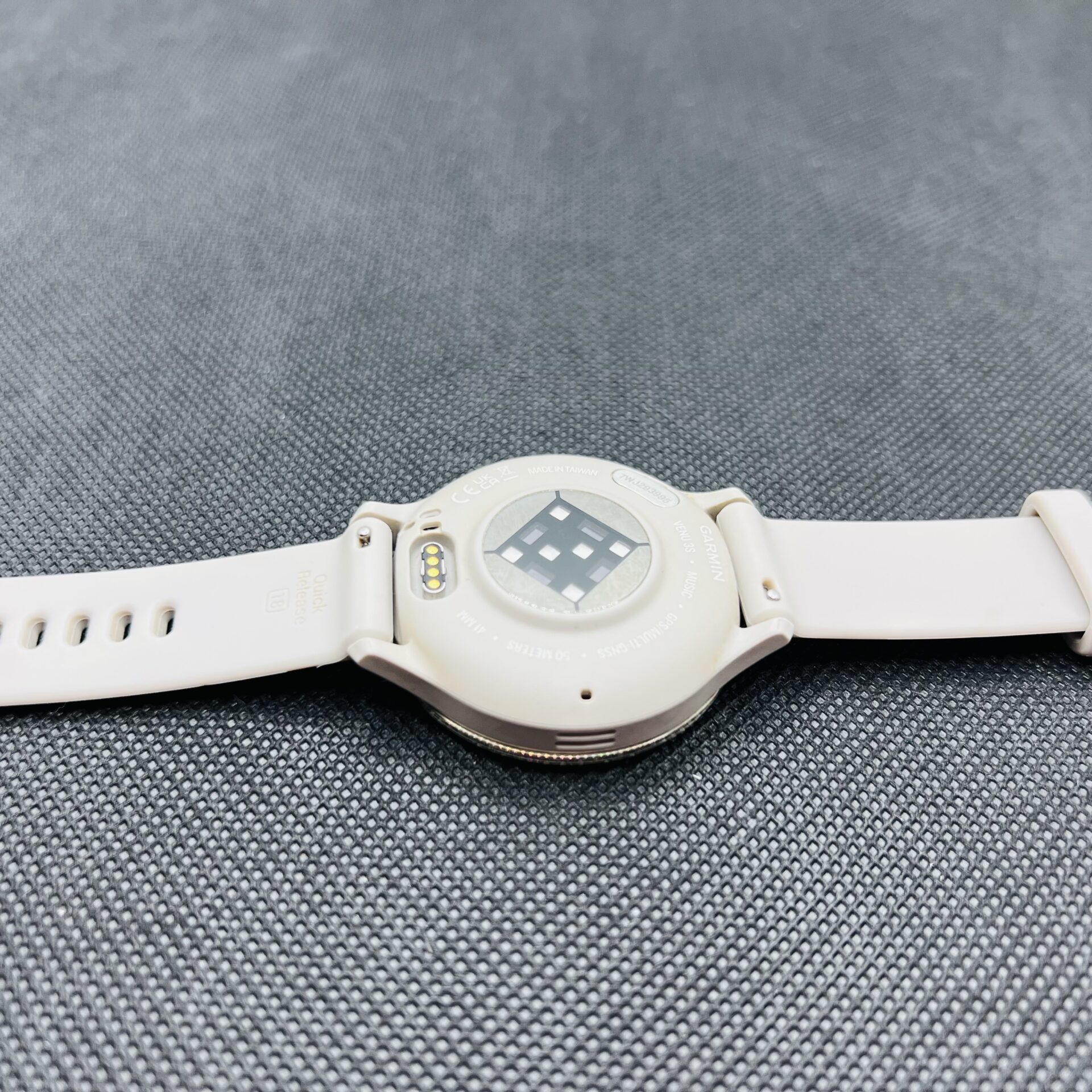 Garmin Venu 3s Gold (Grade C) - Cracked Screen - Image 8