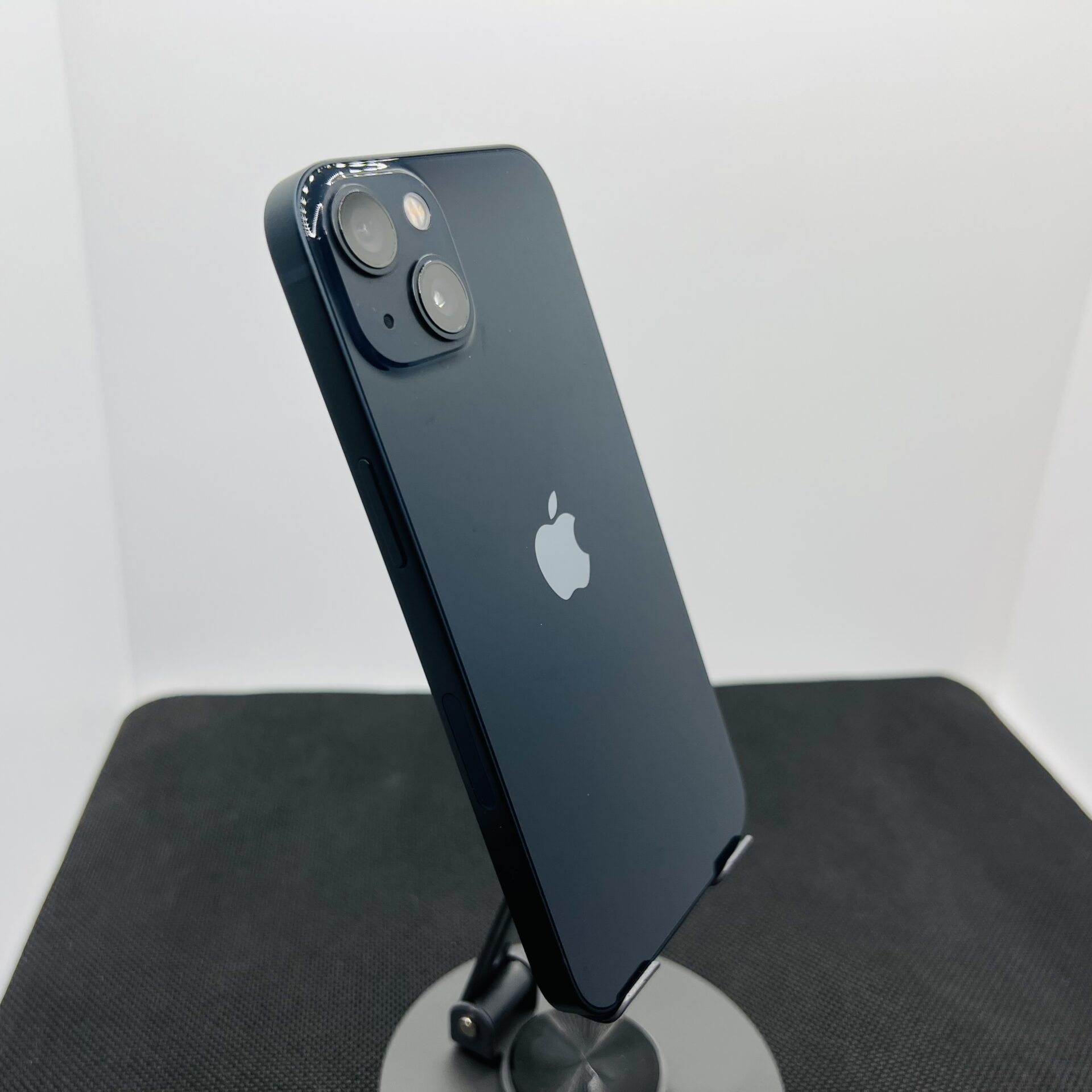 Apple iPhone 13 128GB Midnight - (Grade B) - Image 9