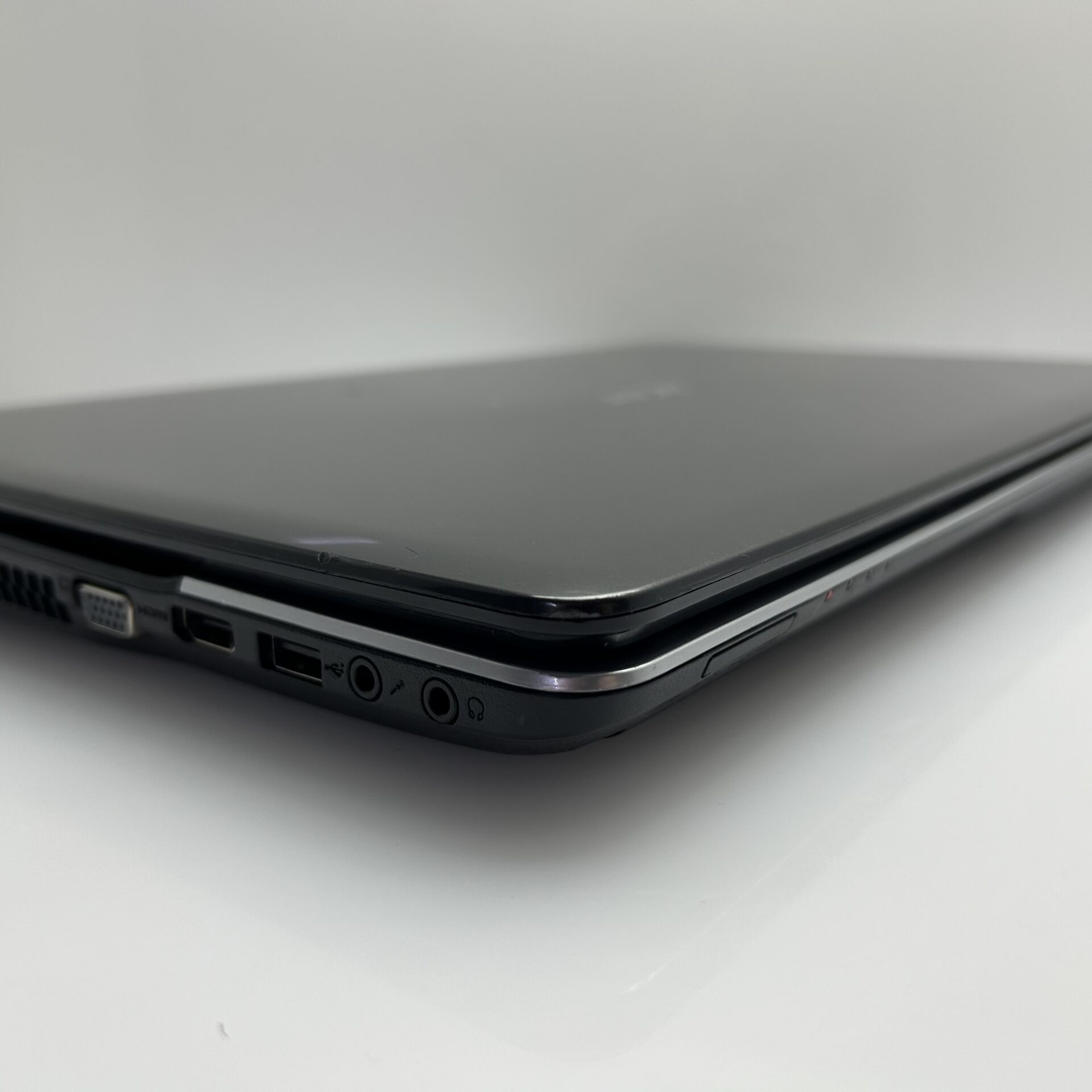 Acer Aspire E1 Q5WPH 3rd Gen "Core i5" 2.60GHz 16GB RAM 256GB SSD Black (Grade B) - Minor Bright Spots/ Soft Speaker - Image 5