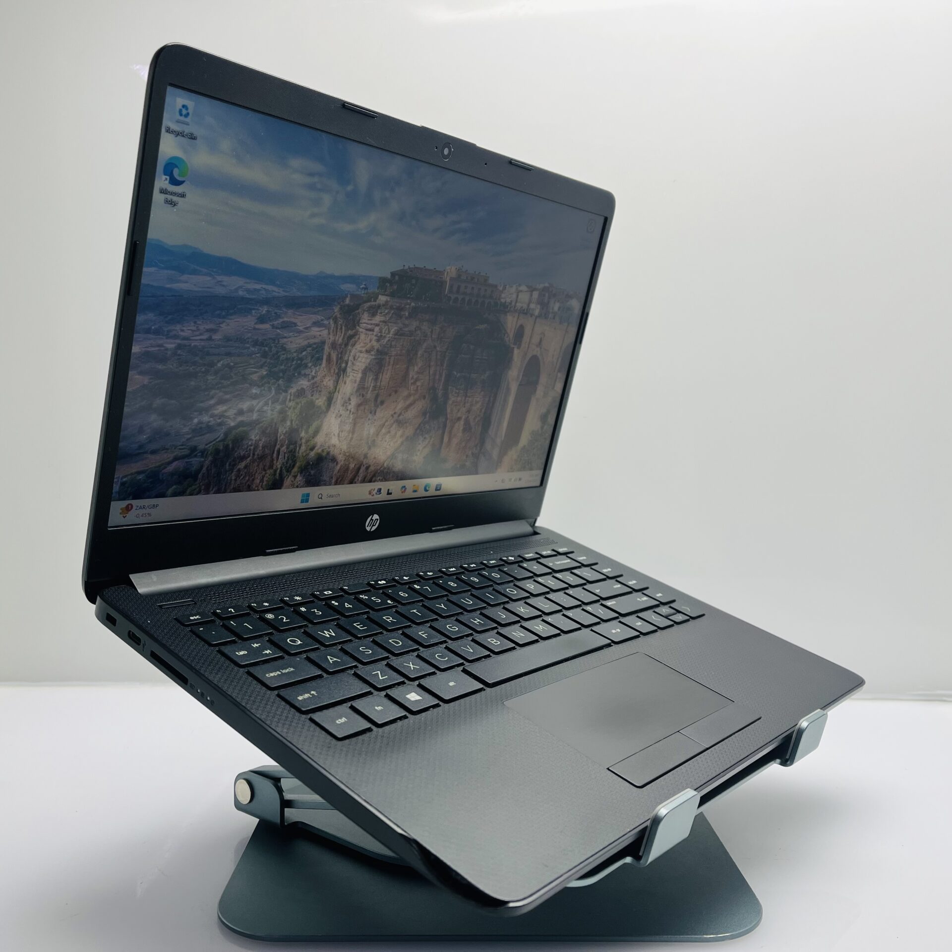 HP 14-dk1006ni AMD 3020e 1.20GHz 8GB RAM 256GB SSD Black (Grade B) - Damaged Casing - Image 2