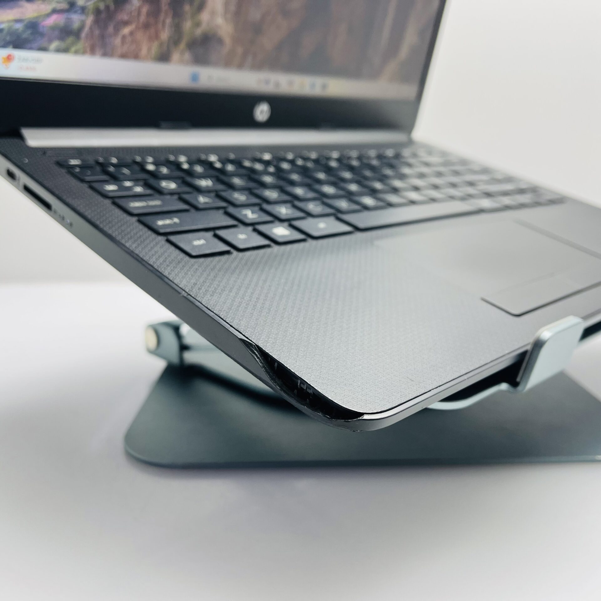 HP 14-dk1006ni AMD 3020e 1.20GHz 8GB RAM 256GB SSD Black (Grade B) - Damaged Casing - Image 5