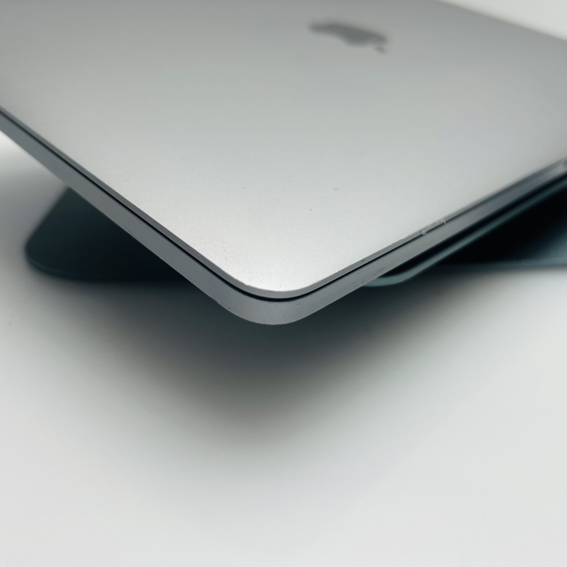 Apple MacBook Pro 13-Inch “Core i5” 3.1GHz (2017) 8GB RAM 512GB SSD Space Gray (Grade B) - Image 6