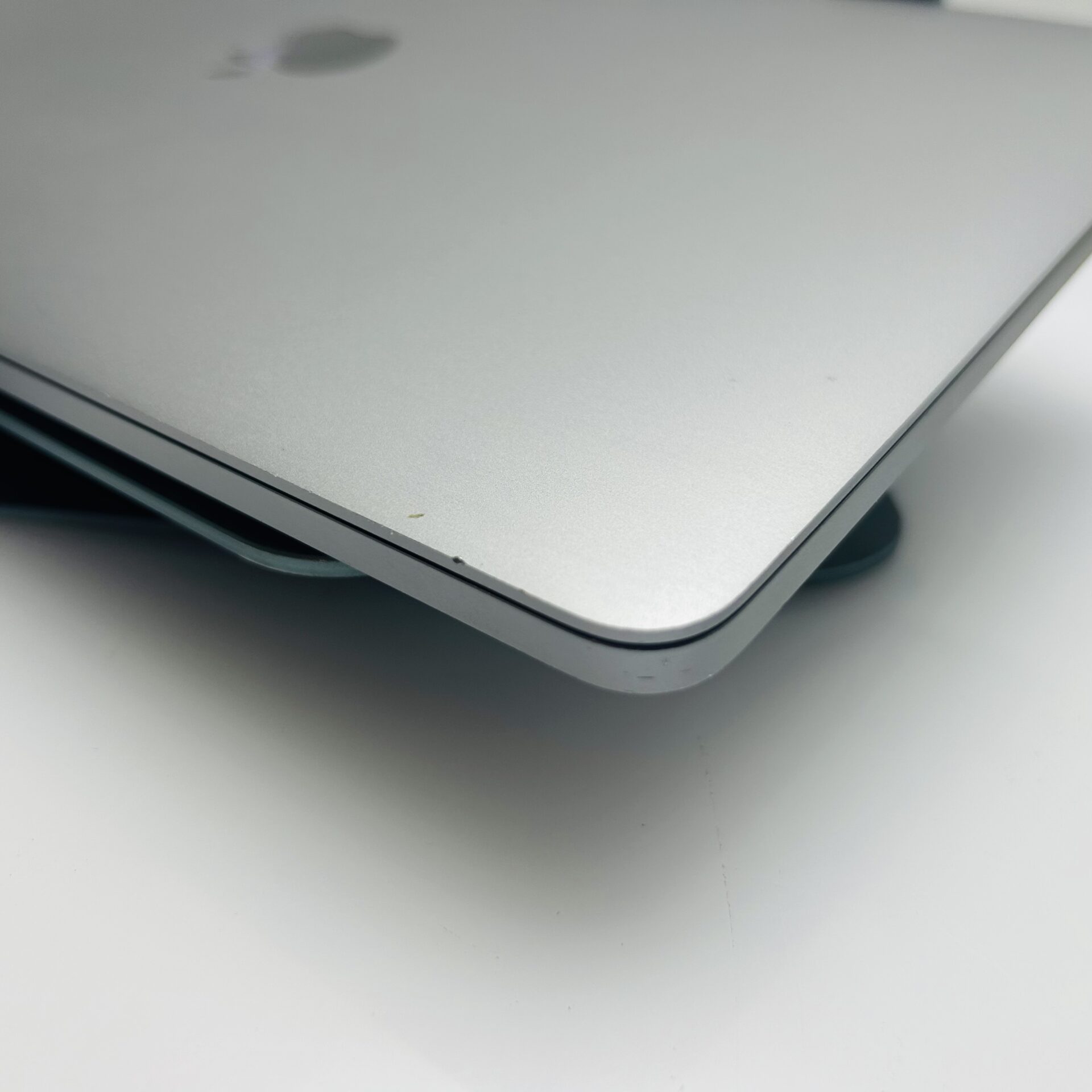 Apple MacBook Pro 13-Inch “Core i5” 3.1GHz (2017) 8GB RAM 512GB SSD Space Gray (Grade B) - Image 7