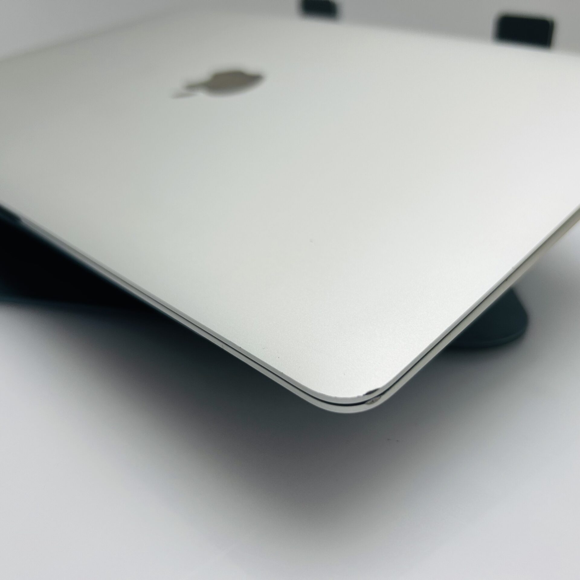 Apple MacBook Air 13-Inch “Core i3” 1.1GHz (Retina, 2020) 8GB RAM 256GB SSD Silver (Grade B) - Image 7