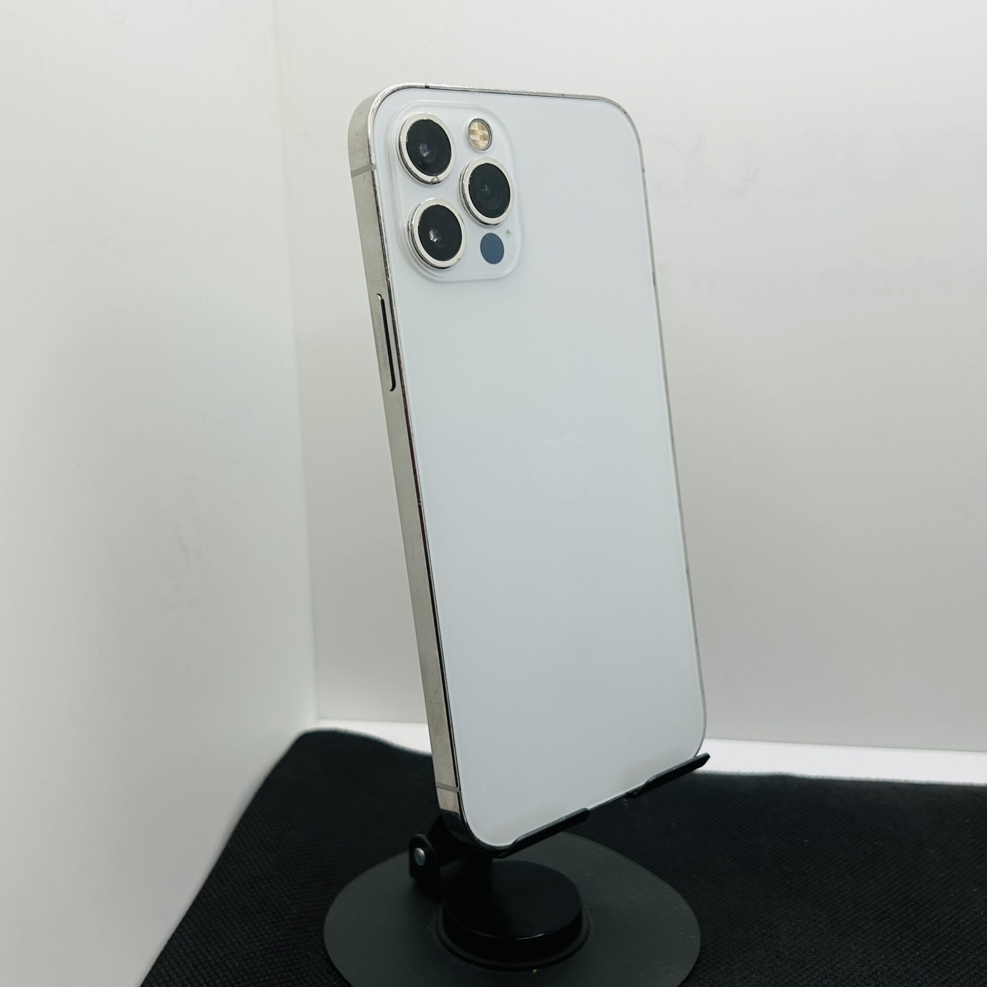 Apple iPhone 12 Pro 512GB Silver - (Grade B) - Image 8