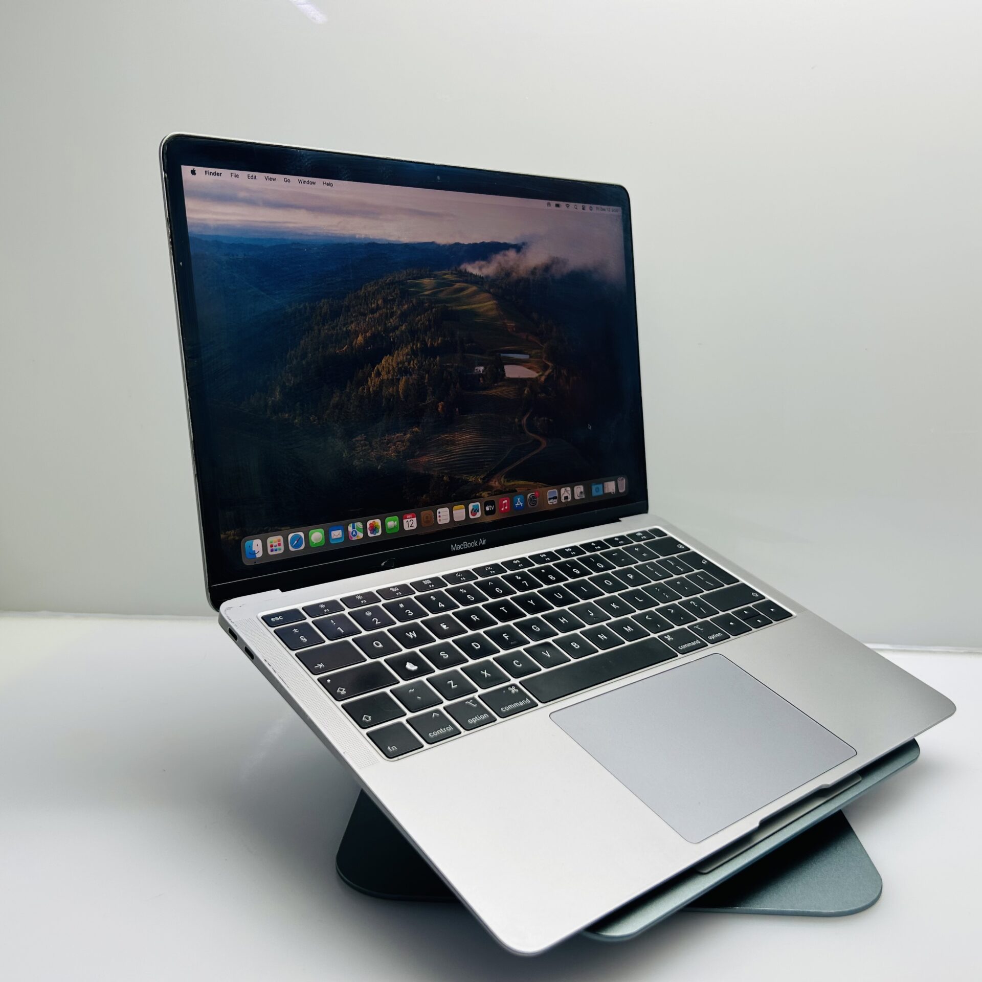 MacBook Pro 13-Inch “Core i5” 2.3GHz (Mid-2017) 8GB RAM 256GB SSD Space Grey (Grade B) - Image 3