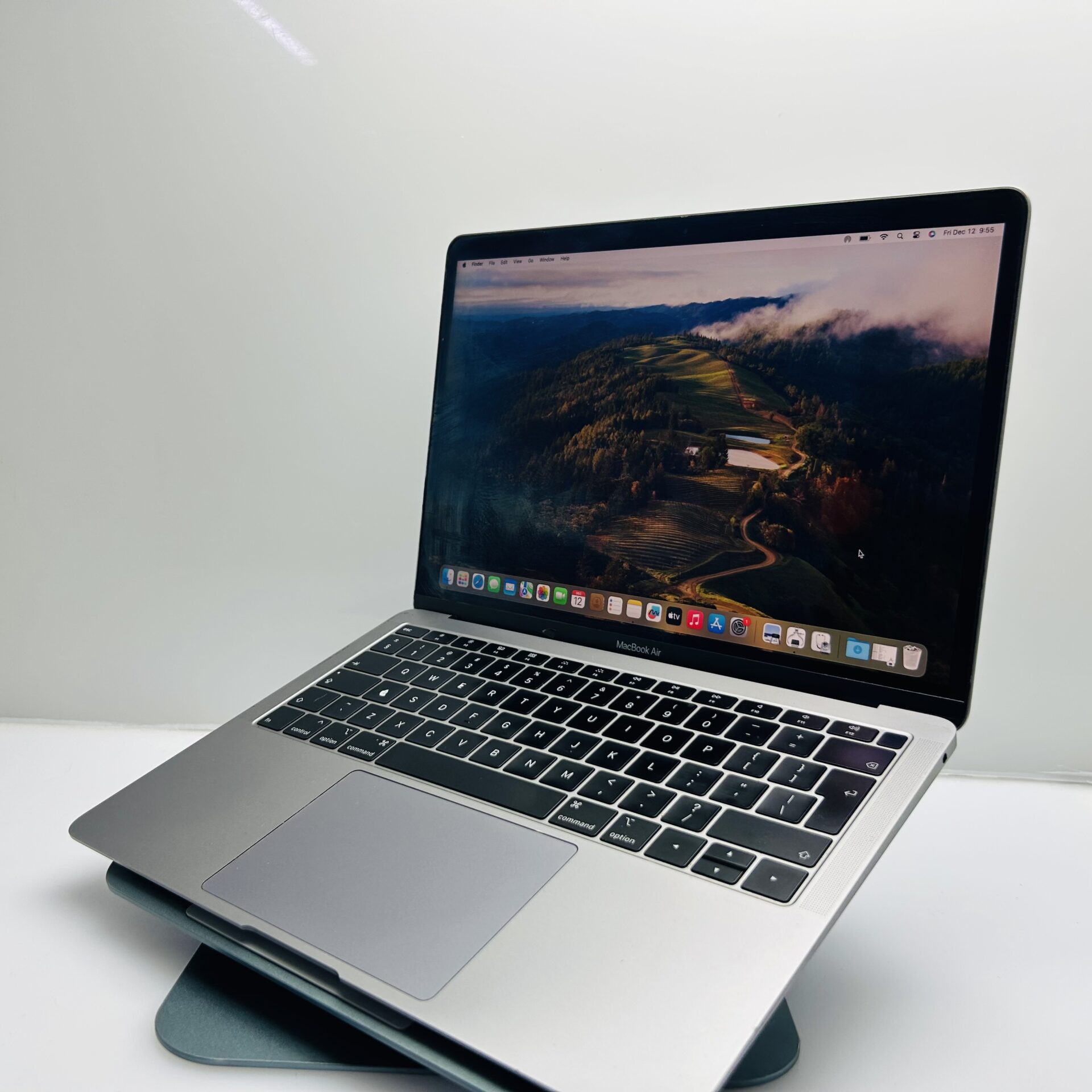 MacBook Pro 13-Inch “Core i5” 2.3GHz (Mid-2017) 8GB RAM 256GB SSD Space Grey (Grade B) - Image 5