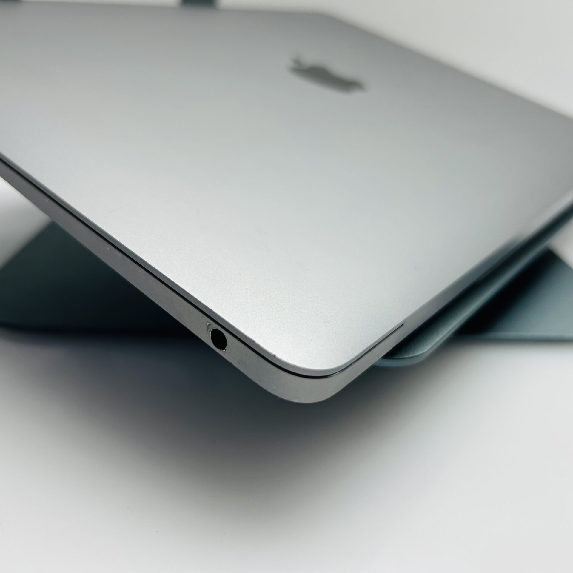 MacBook Pro 13-Inch “Core i5” 2.3GHz (Mid-2017) 8GB RAM 256GB SSD Space Grey (Grade B) - Image 8