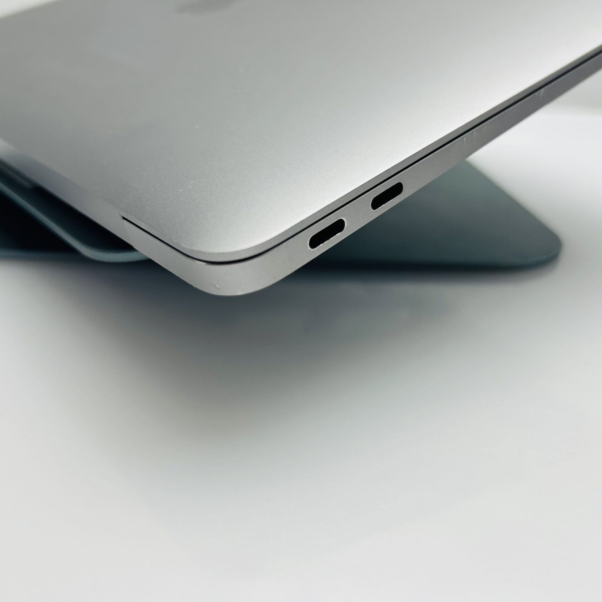 MacBook Pro 13-Inch “Core i5” 2.3GHz (Mid-2017) 8GB RAM 256GB SSD Space Grey (Grade B) - Image 9