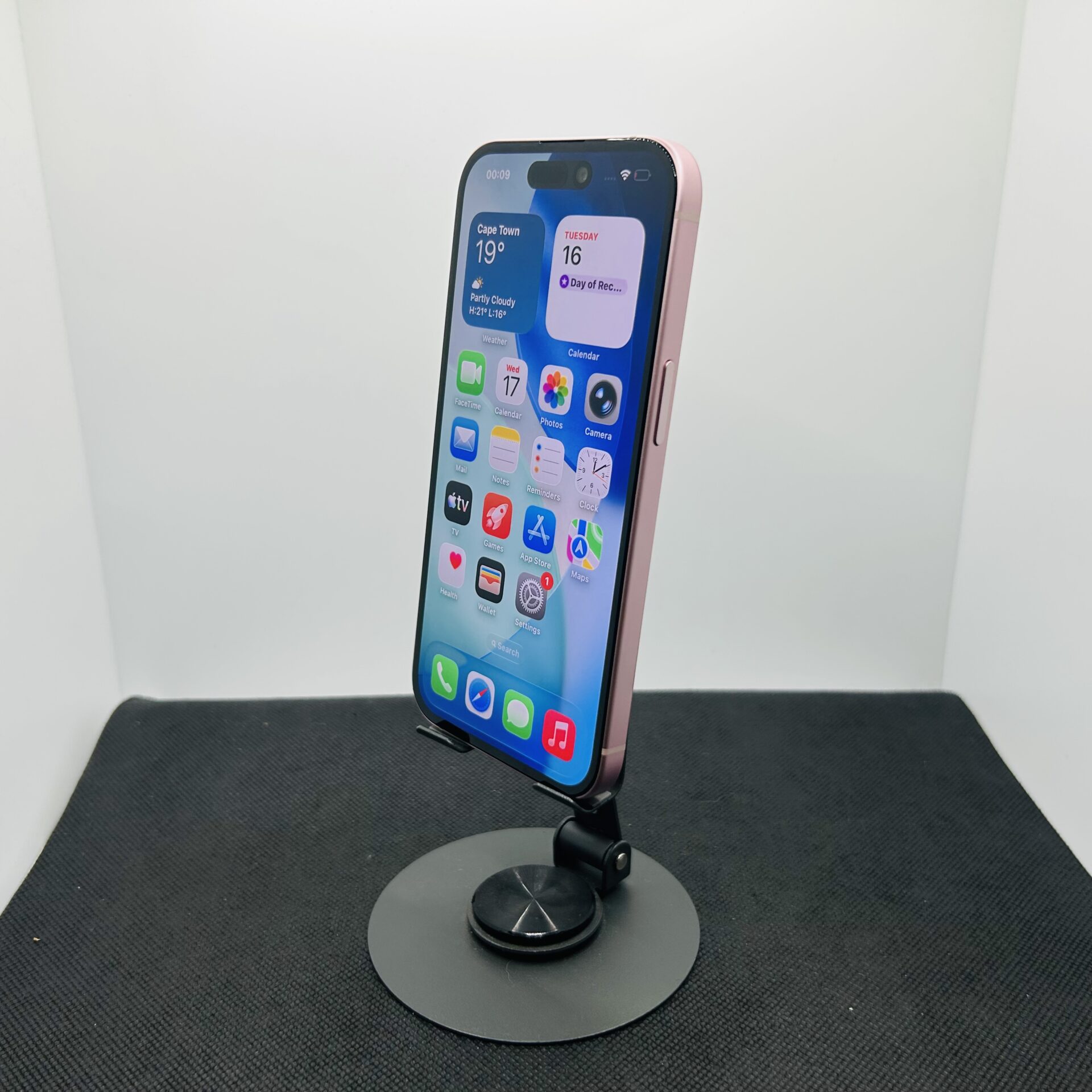 Apple iPhone 15 128GB Pink (Grade B) - No Face ID - Image 4