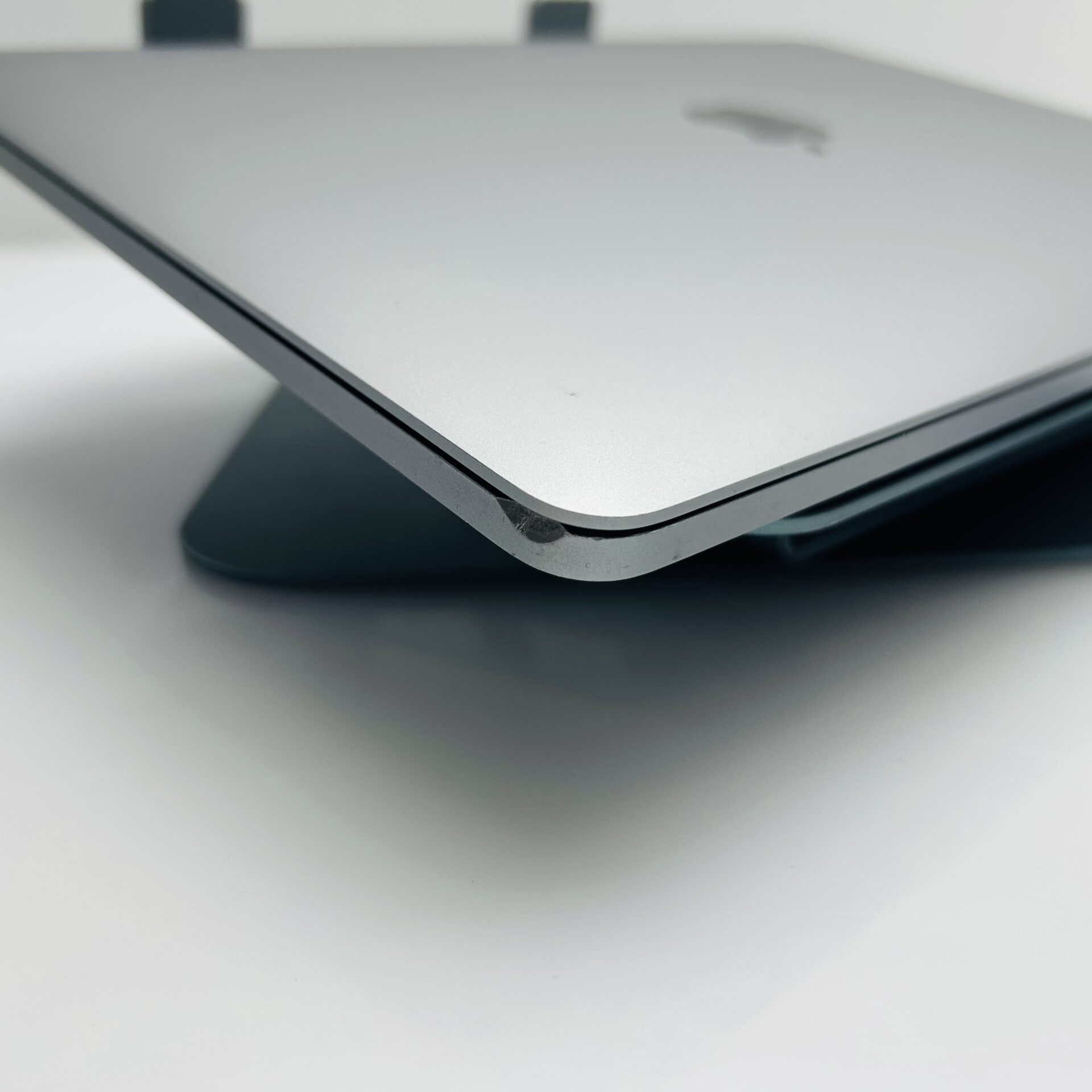 Apple Macbook Pro 13-inch “Core i5″ 2.3 GHz (Mid-2017) 8GB RAM 128GB SSD Space Gray – Cracked LCD Panel - Image 6