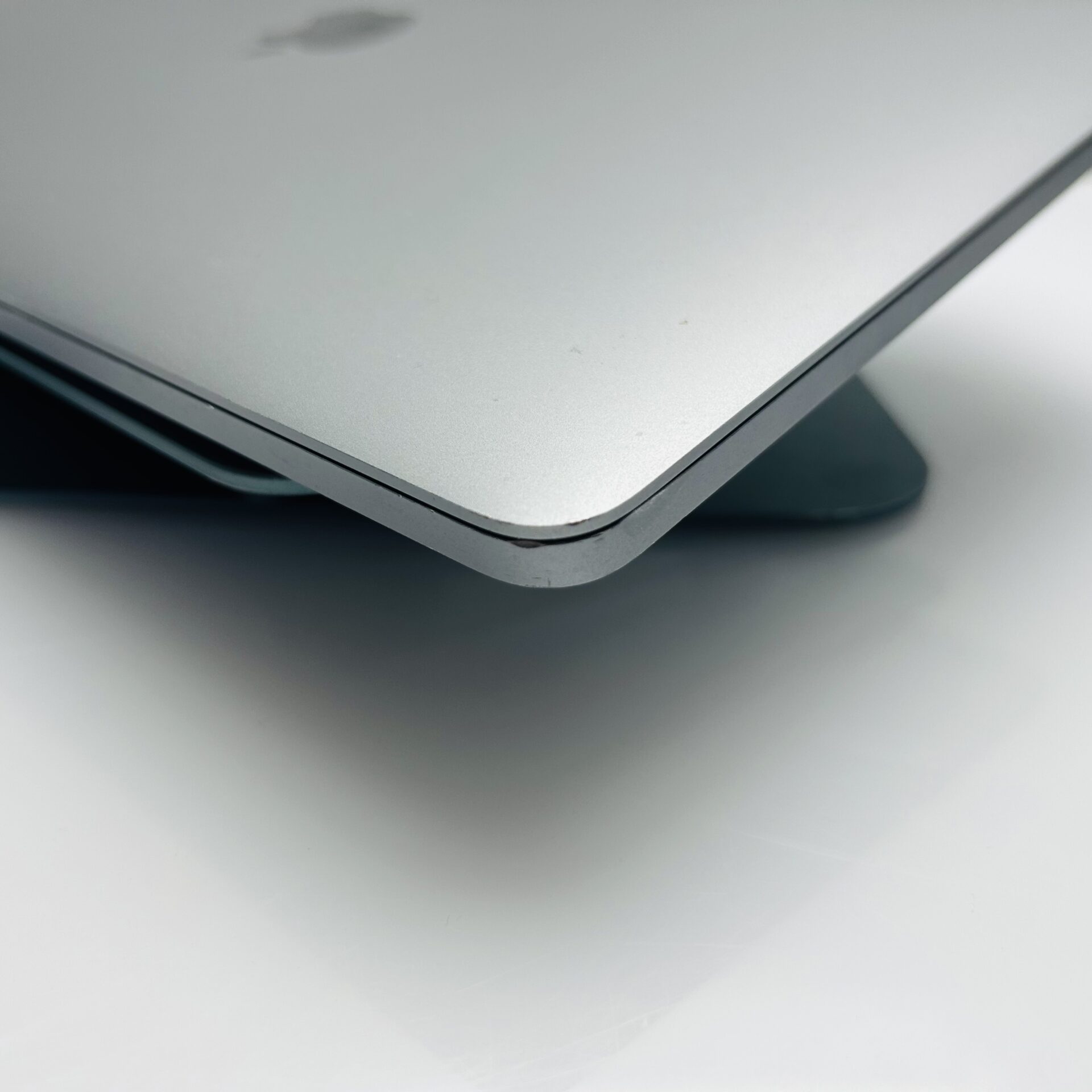 Apple Macbook Pro 13-inch “Core i5″ 2.3 GHz (Mid-2017) 8GB RAM 128GB SSD Space Gray – Cracked LCD Panel - Image 7