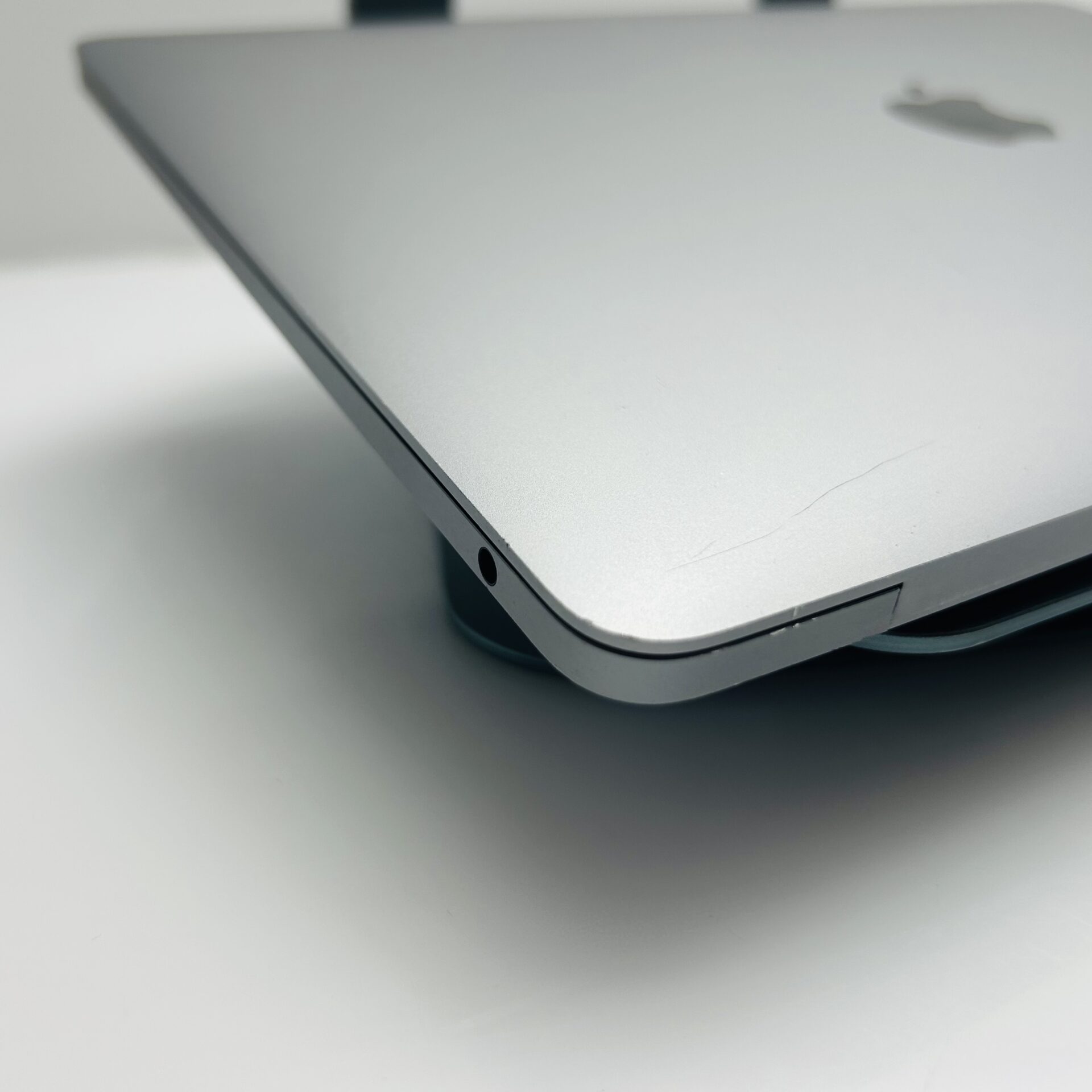 Apple Macbook Pro 13-inch “Core i5″ 2.3 GHz (Mid-2017) 8GB RAM 128GB SSD Space Gray – Cracked LCD Panel - Image 8