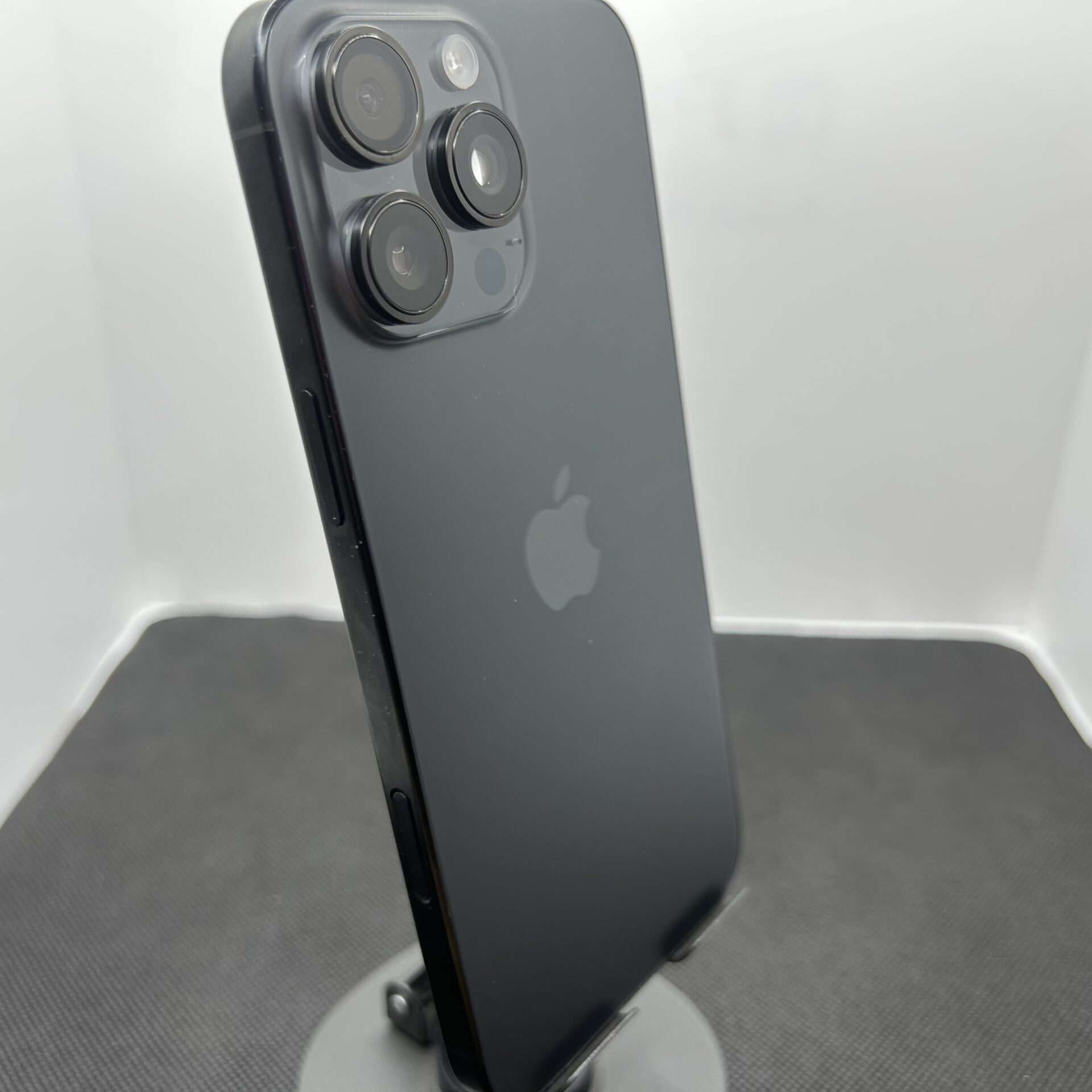 Apple iPhone 16 Pro Max 512GB Black Titanium - (Grade B) - Image 12