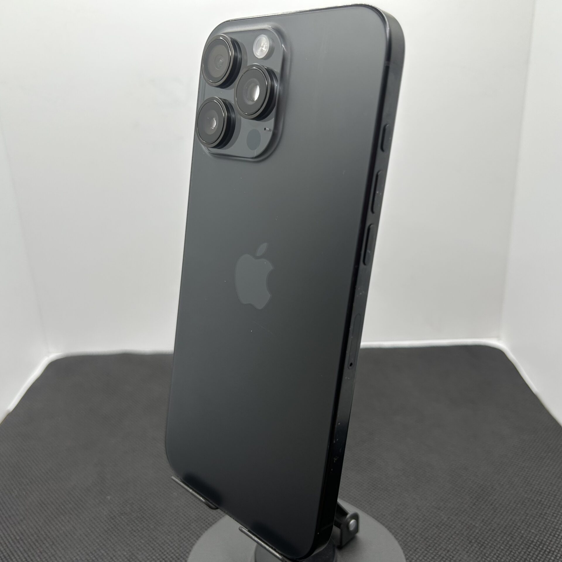 Apple iPhone 16 Pro Max 512GB Black Titanium - (Grade B) - Image 11